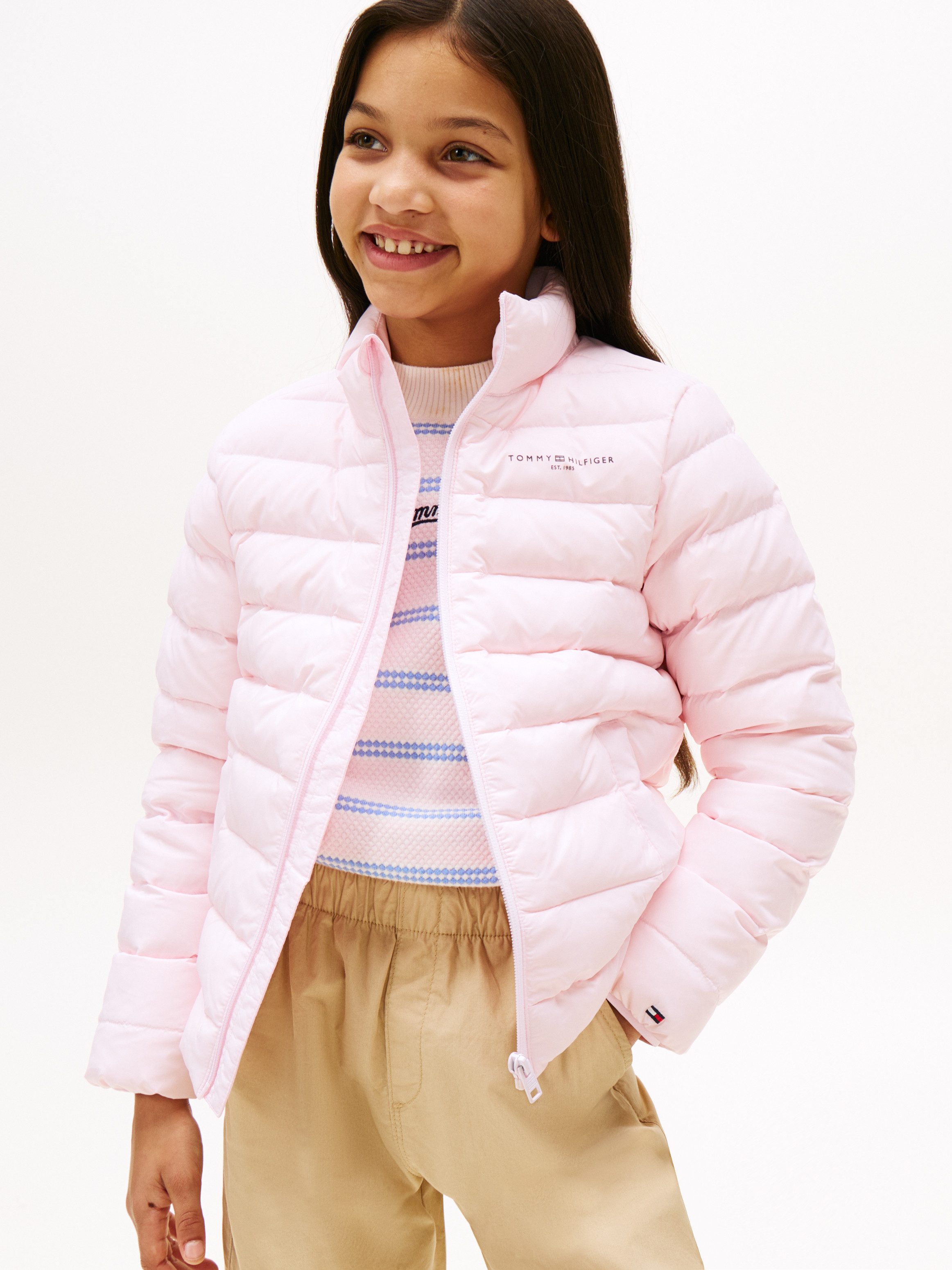 Tommy Hilfiger Steppjacke ESSENTIAL LIGHT DOWN JACKET für Kinder bis 16 Jahre, Logodruck auf der Brust