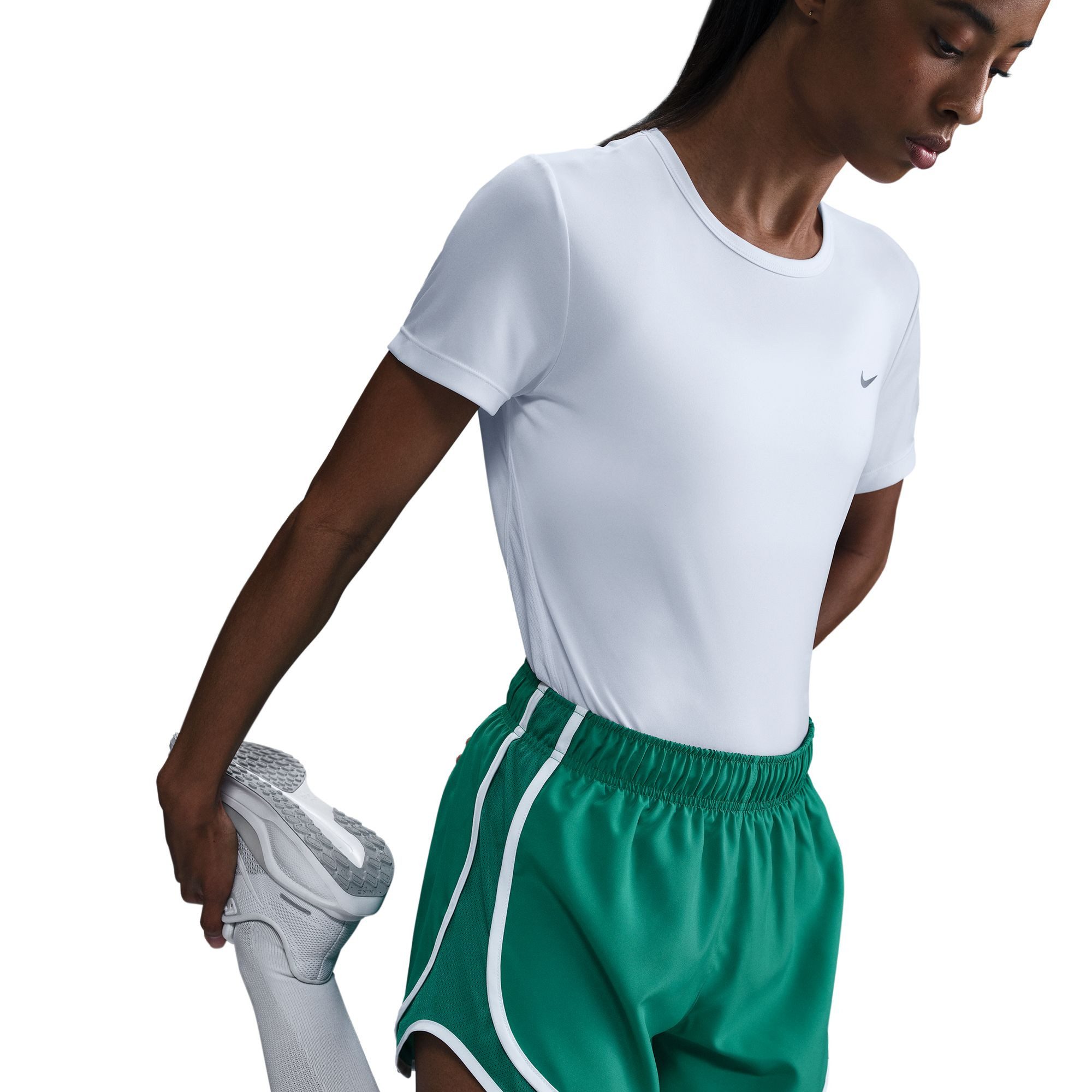 Nike T-Shirt W NK TEMPO DF SS TOP mit reflektierendem Logo, atmungsaktiv, schnell trocknend