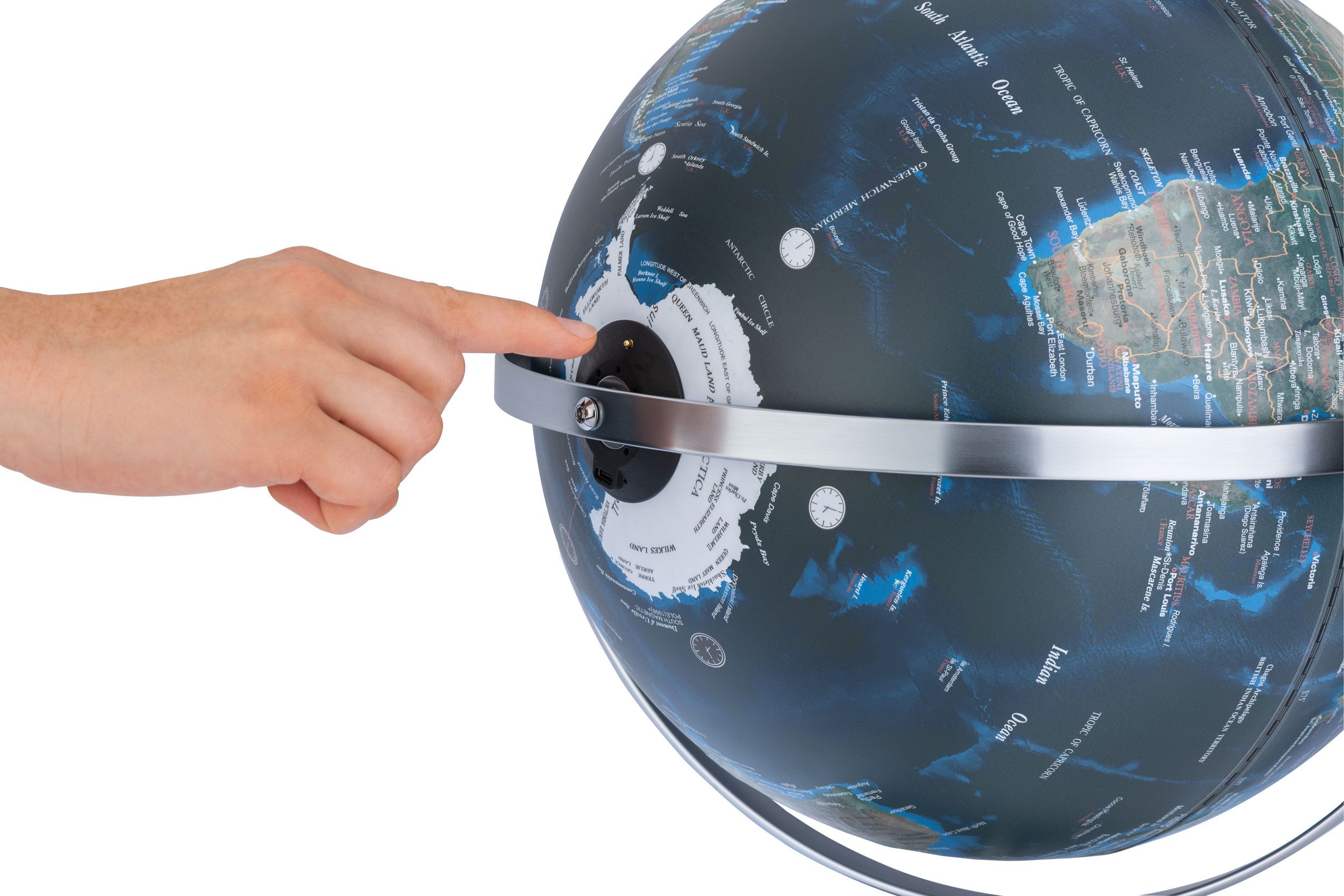 TROIKA Globus JURI CITY LIGHT FLEX – LED Globus kabellos mit Akku, stufenlos dimmbar, (zwei Achsen & Metallfuß, für Wohnzimmer, Büro oder Kinderzimmer), warmweiß & kaltweiß Licht-Funktion, zwei Achsen & Metallfuß