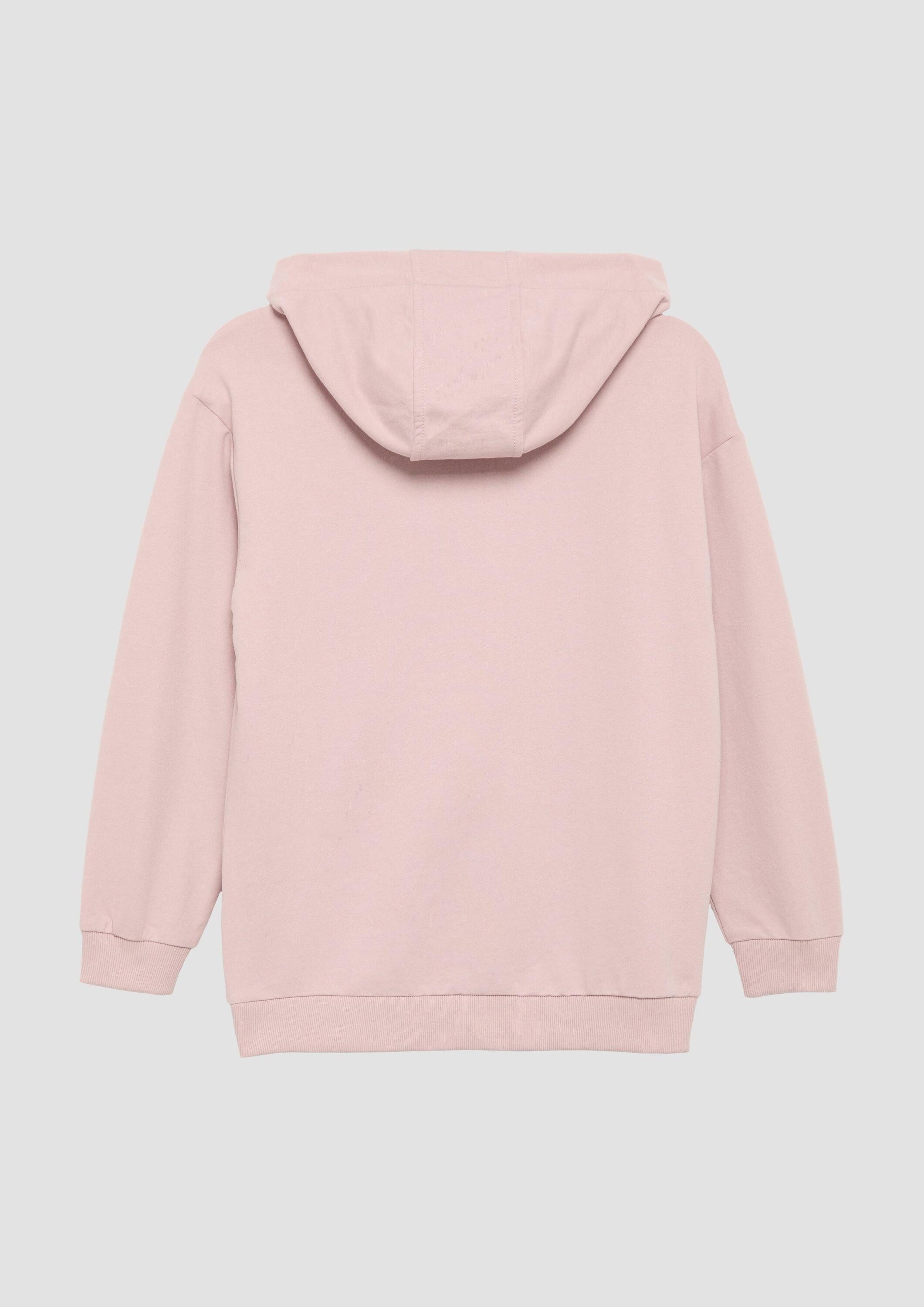 s.Oliver Sweatshirt Sweatshirt Unisex Kapuzen-Sweatshirt mit Känguru-Tasche und Frontprint – Bild 2 von 5