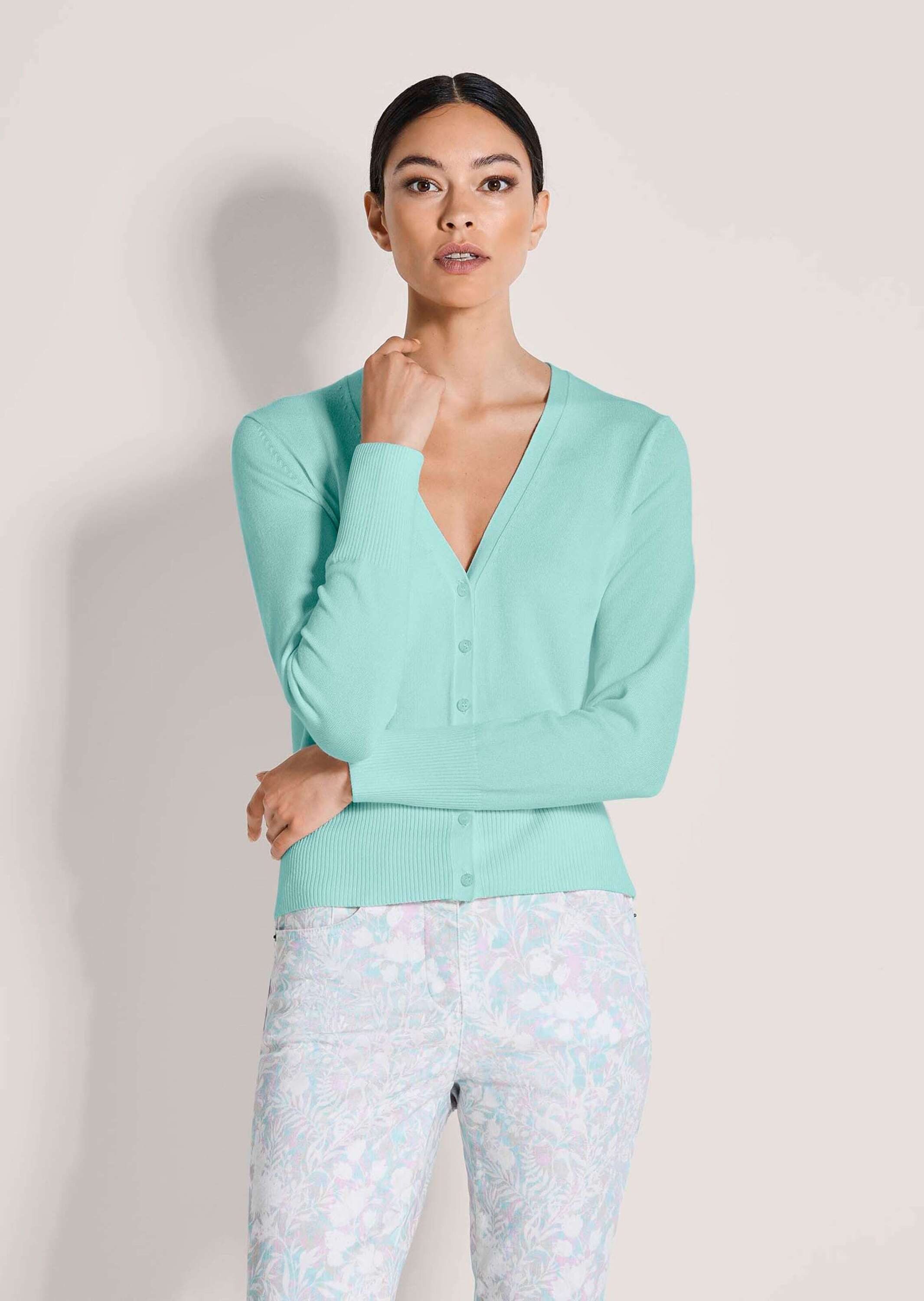 MADELEINE Strickjacke Eleganter Viskose-Cardigan mit Knopfleiste Jacke im schlanken Schnitt mit V-Ausschnitt, Rippenbündchen