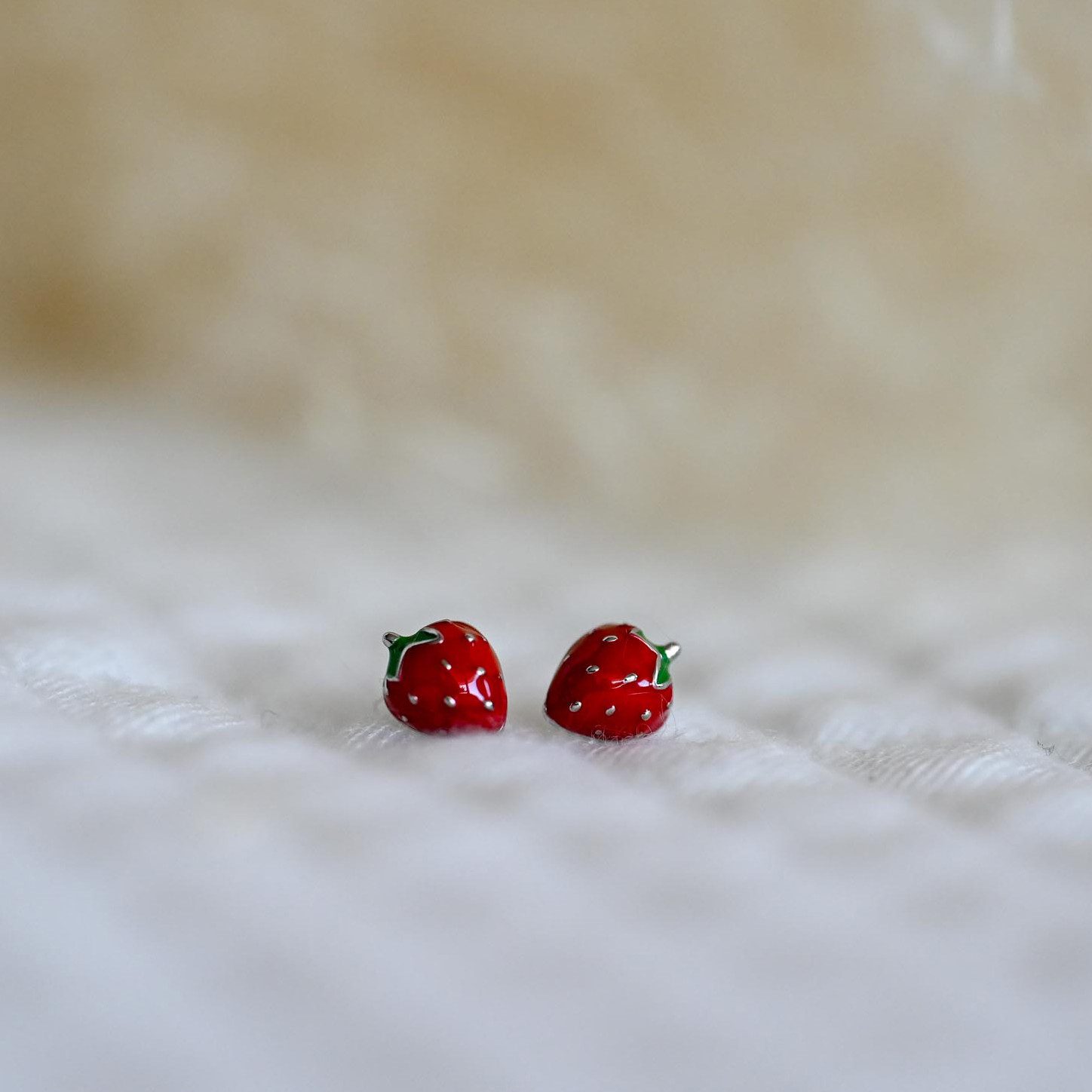 Runde Perlé Paar Ohrstecker "saftige Erdbeere" kleine rote Ohrstecker, hand günstig online kaufen