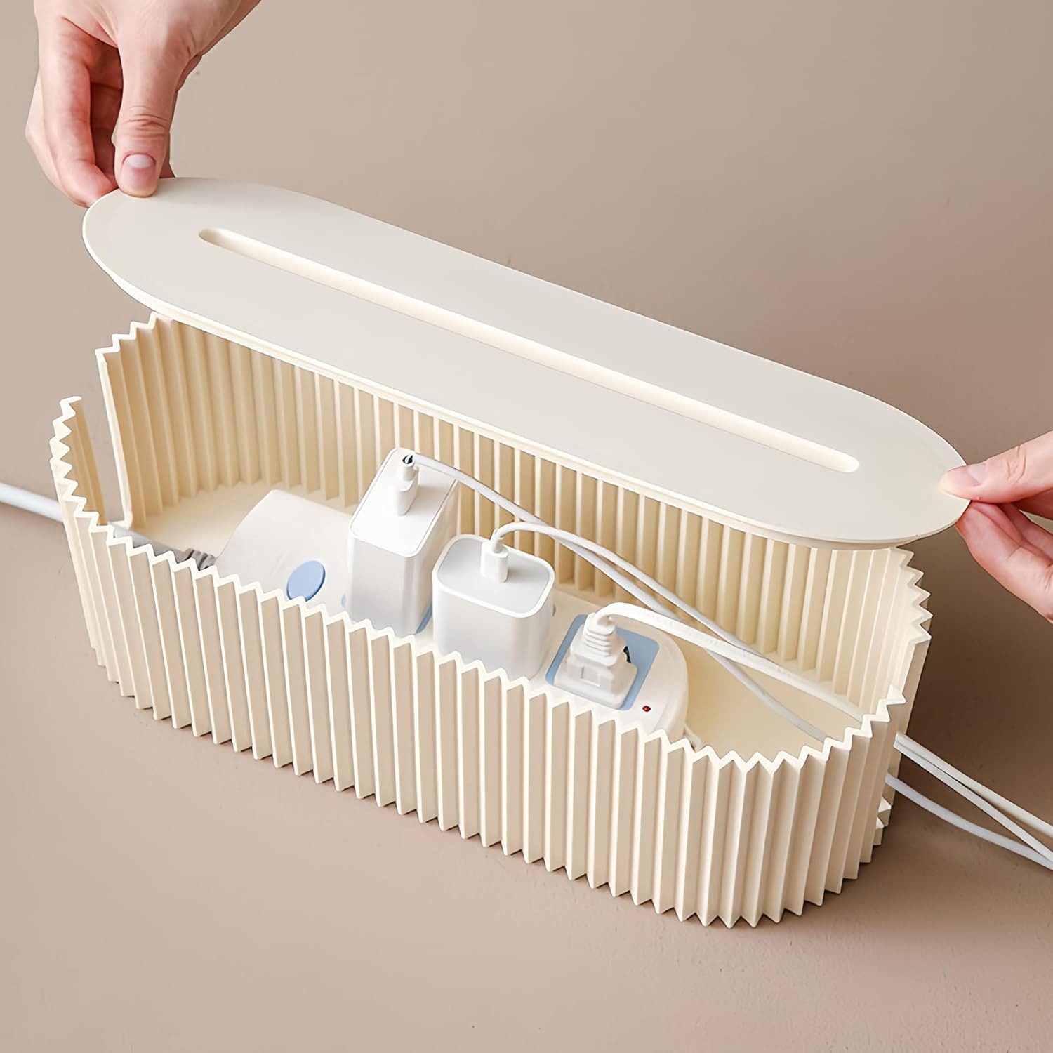 Refined Living Kabelbox Kabelmanagement-Box, Kabel-Organizer-Box, Steckdosen-Management-Box, (Multifunktional & Praktisch, Ordentliche Steckdosenleiste & Kabelaufbewahrung, Cord Hider, Kabel Organizer, Kabelbox für Schreibtisch, robust und langlebig, Flammhemmend, 1-tlg., Einfaches Design, Hochwertige Materialien, Einfach zu Bedienen), für zu Hause, im Büro, Konferenzräume oder Hotels