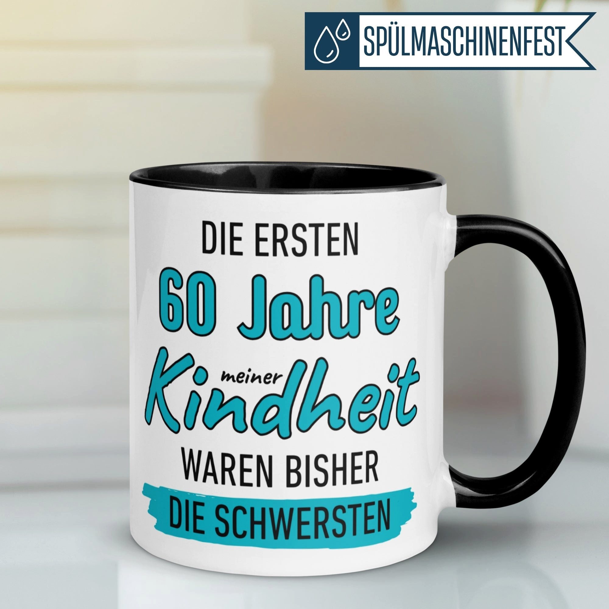 Momentals Tasse 60 Geburtstag Mann – „60 Jahre Kindheit“ – Geburtstagsgeschenk Männer, Gratis Versand · Links-&Rechtshänder · Spülmaschinenfest