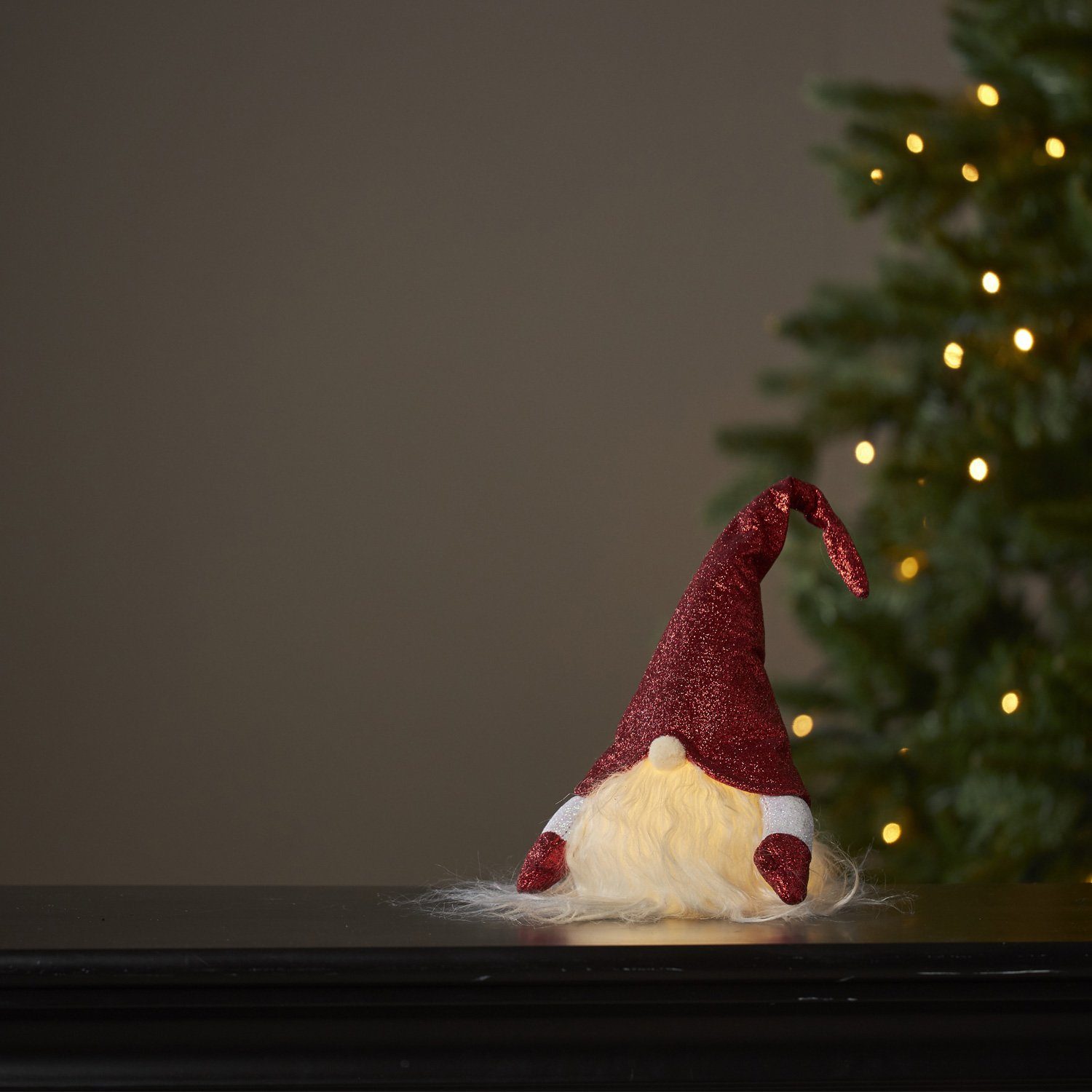 STAR TRADING LED Dekoobjekt LED Weihnachtsmann Wichtel mit Zipfelmütze H: 28cm mit Batterie rot, LED Classic, warmweiß (2100K bis 3000K)