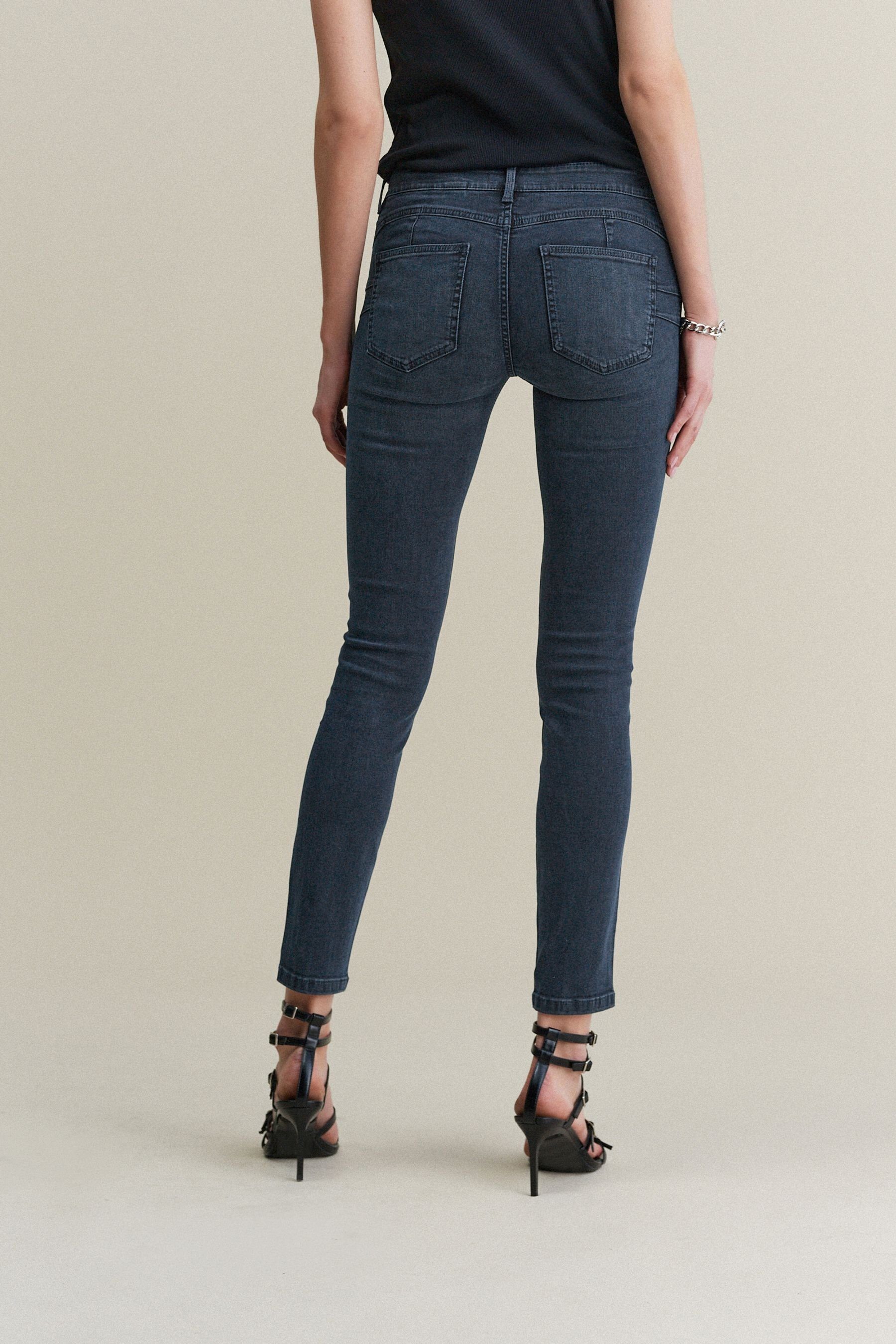 Leibhöhe Skinny (1-tlg) Jeans mit Fit Next niedriger Blue Inky Push-up Push-up-Jeans
