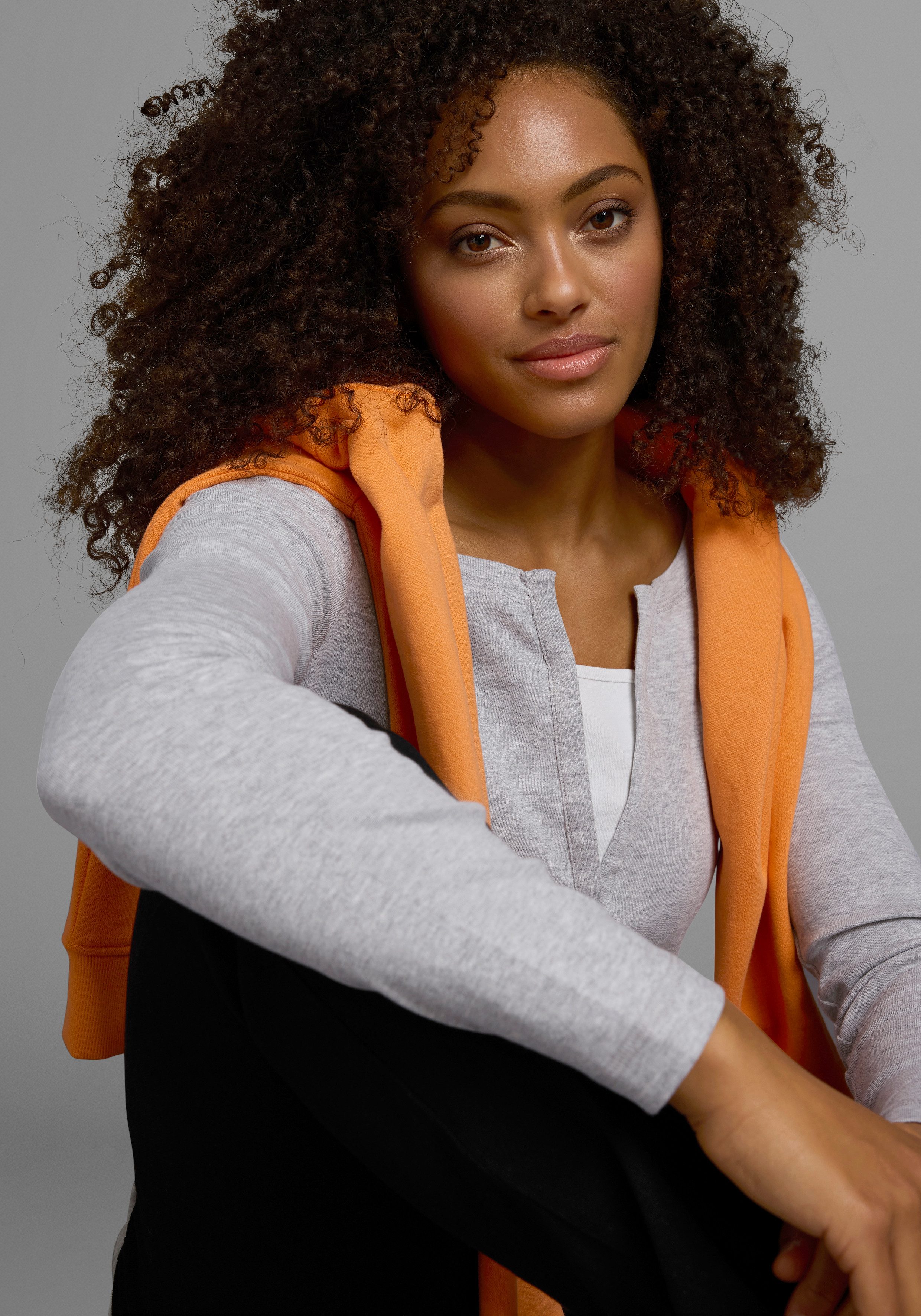 Flashlights 2-in-1-Langarmshirt figurbetonte Passform, Rundhalsausschnitt, elastisches Material