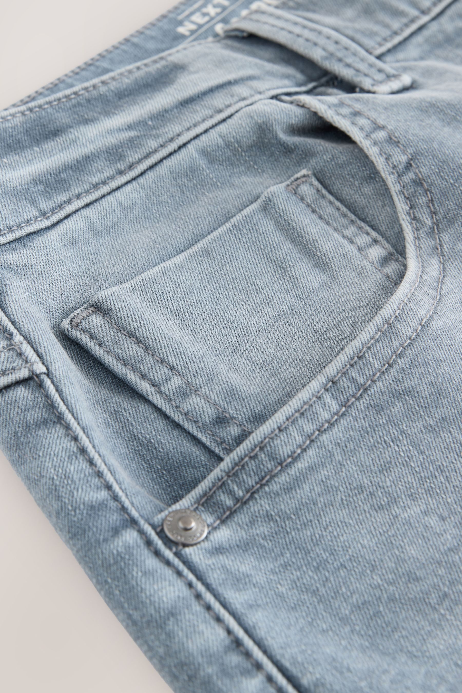 Next Jeansshorts Jeansshorts mit Stretch im Slim Fit (1-tlg)
