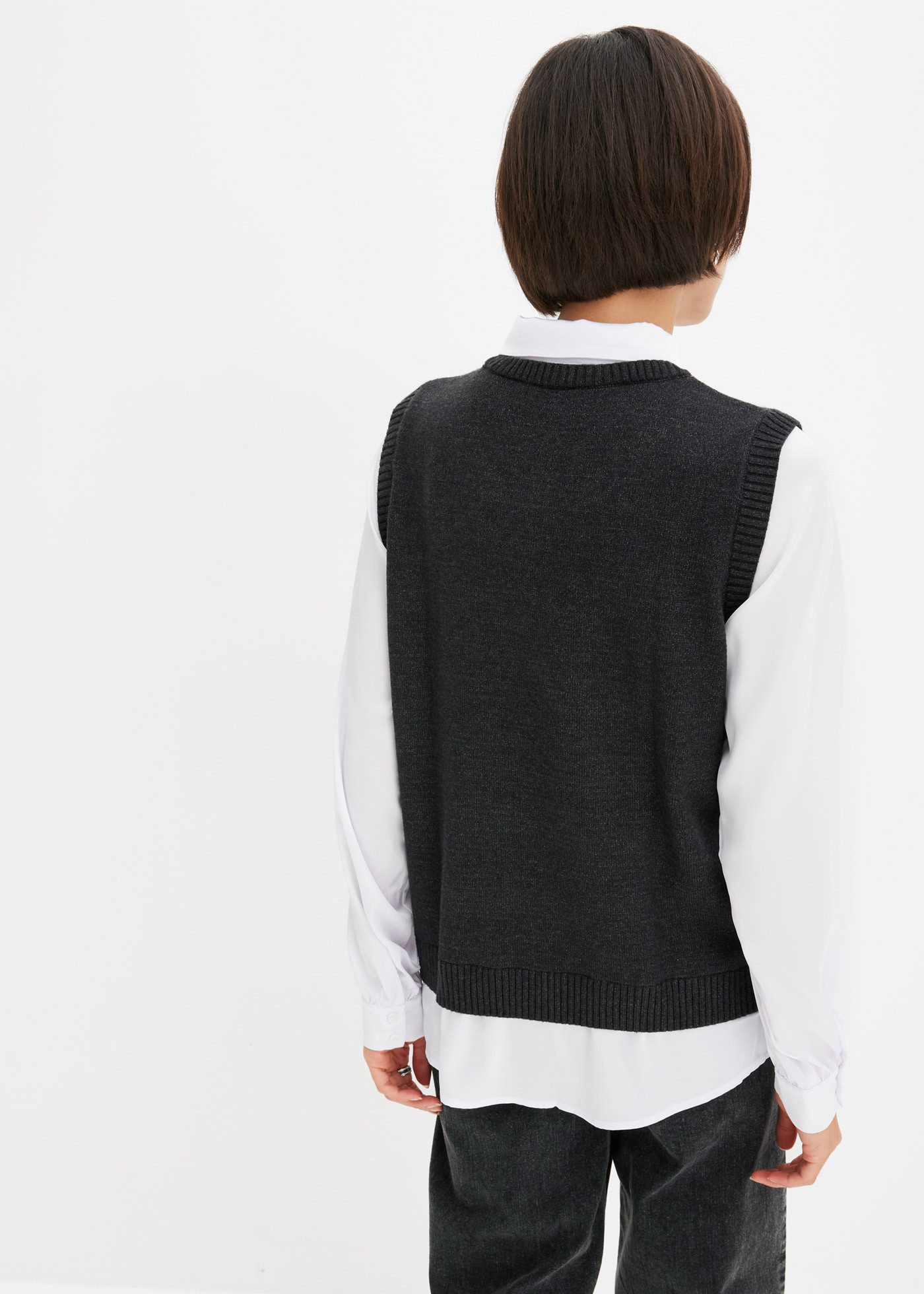 bonprix 2-in-1-Pullover bestehend aus Strickpullunder mit Bluseneinsatz. bequem, Zierknöpfe