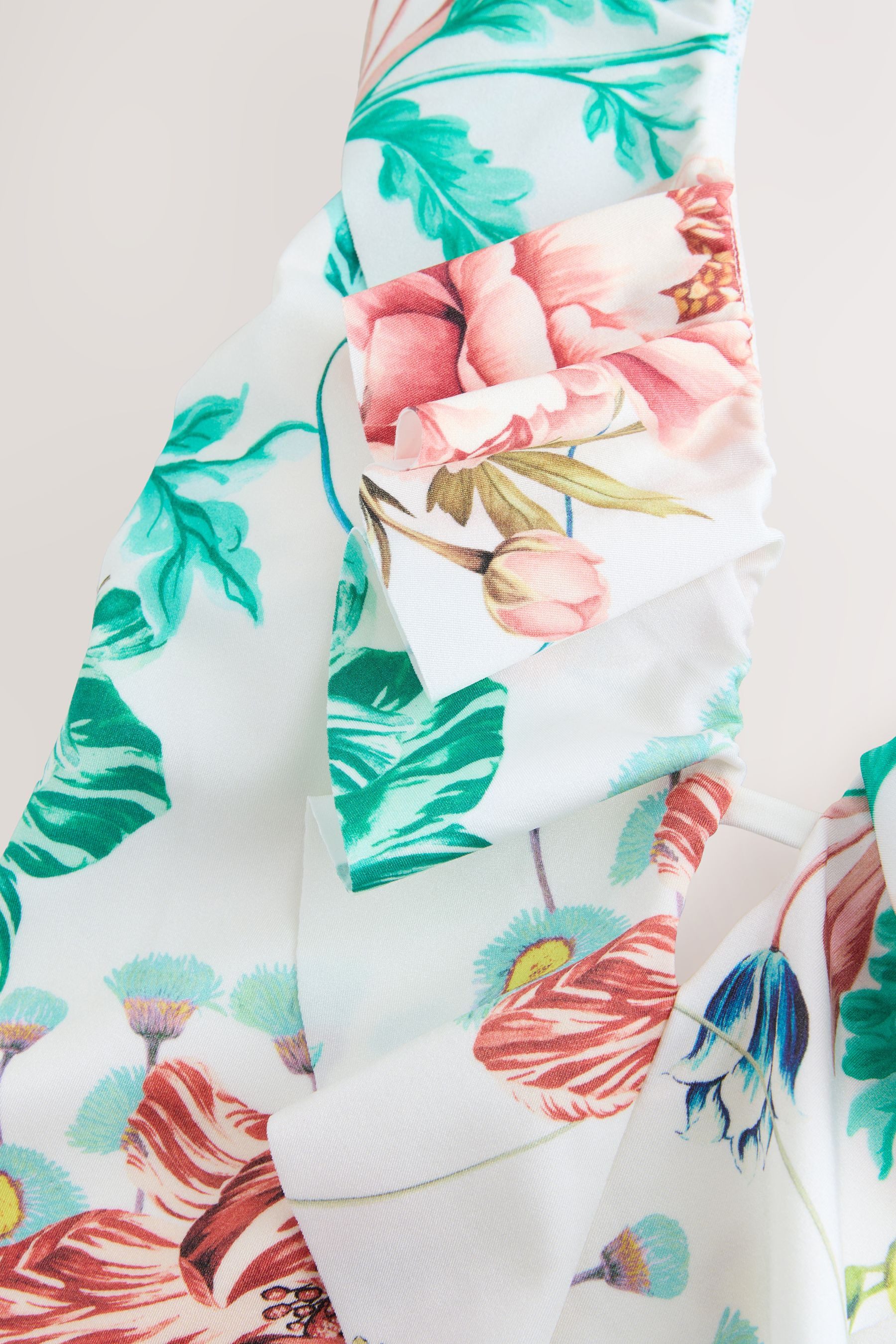 Next Tankini-Top Bauchformendes Tankini-Neckholder-Top mit Rüschen günstig online kaufen