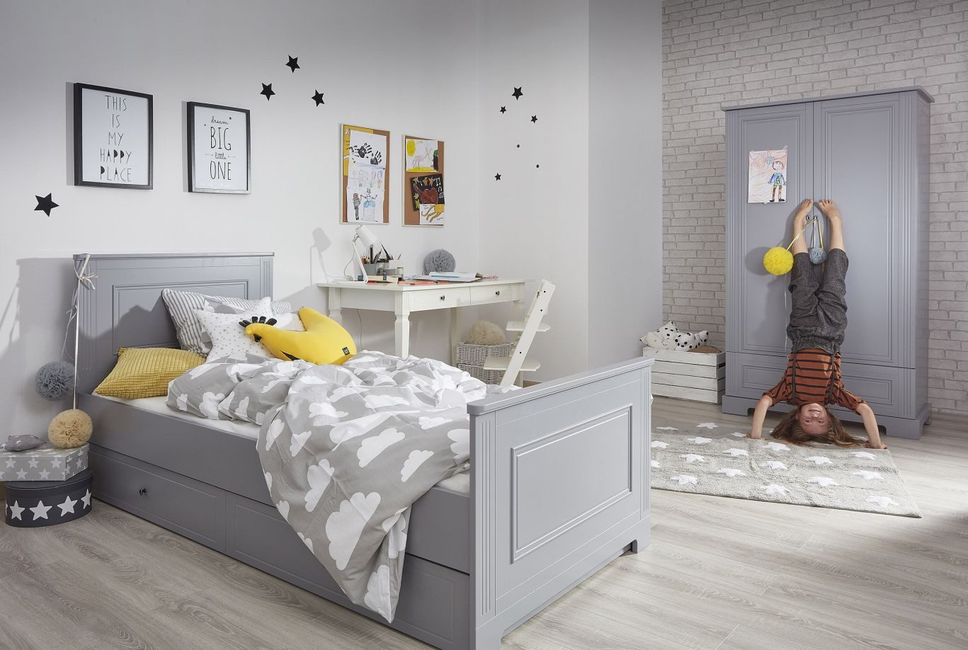 Raumhirsch Furniture Kinderkleiderschrank Ines, 2-türig – ideal für das Kinderzimmer