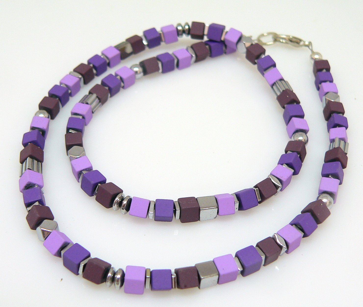 traumschmuck Collier 071d Halskette Würfelkette Hämatit matt lila flieder violett silber (Geschenk, Muttertag, Weihnachten, Geburtstag, Valentinstag, incl. Schmuckbox), handgefertigt, Made in Germany