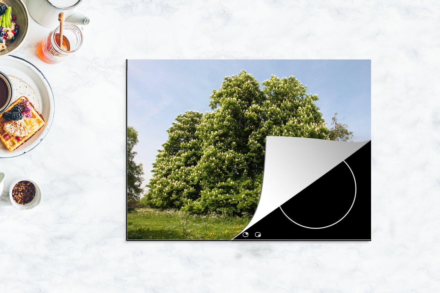 Arbeitsfläche Vinyl, MuchoWow Ein cm, England, Mobile Ceranfeldabdeckung Herdblende-/Abdeckplatte Kastanienbaum im (1 Frühling tlg), 70x52 nutzbar, in