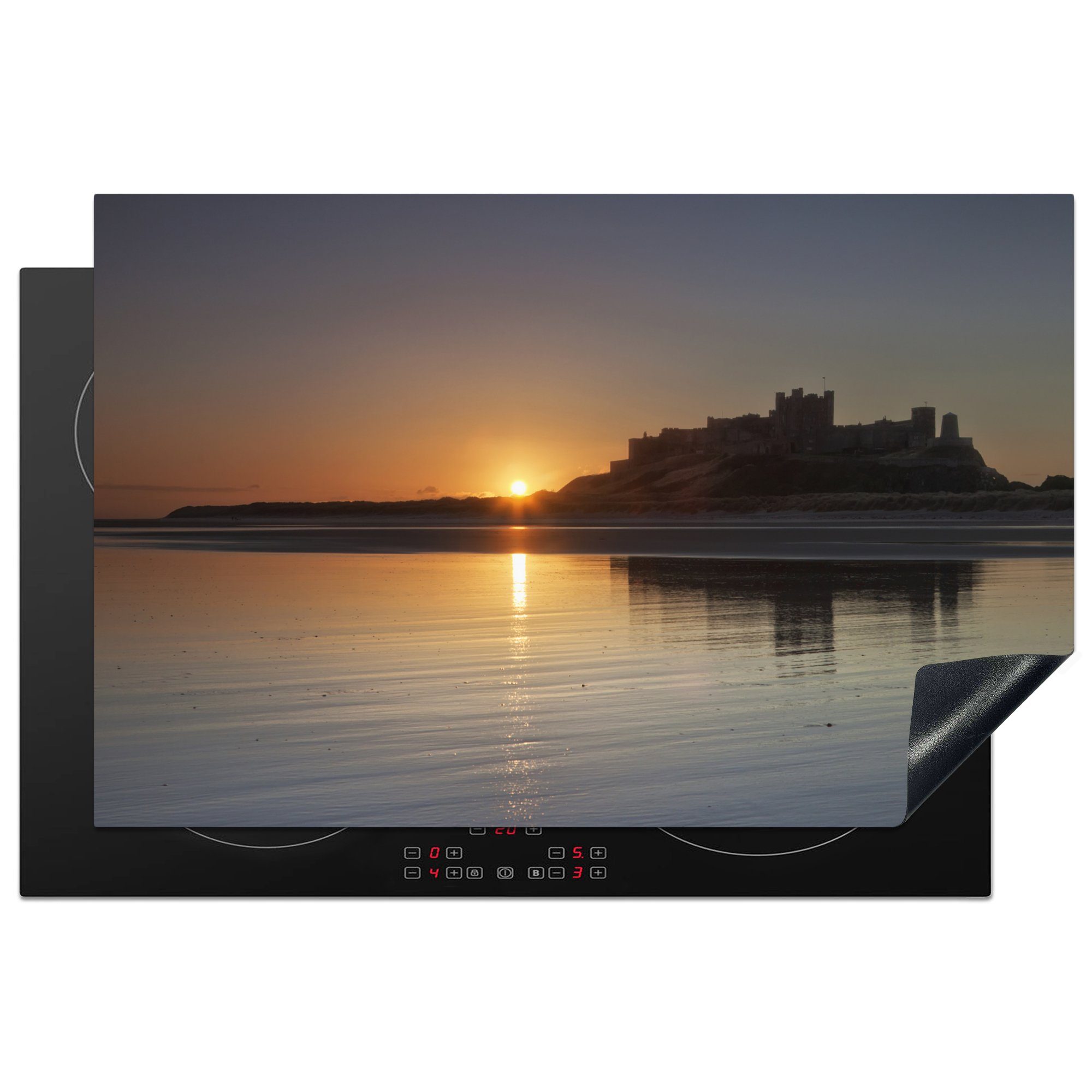 MuchoWow Herdblende-/Abdeckplatte Sonnenuntergang hinter Bamburgh Castle, Vinyl, (1 tlg), 81x52 cm, Induktionskochfeld Schutz für die küche, Ceranfeldabdeckung