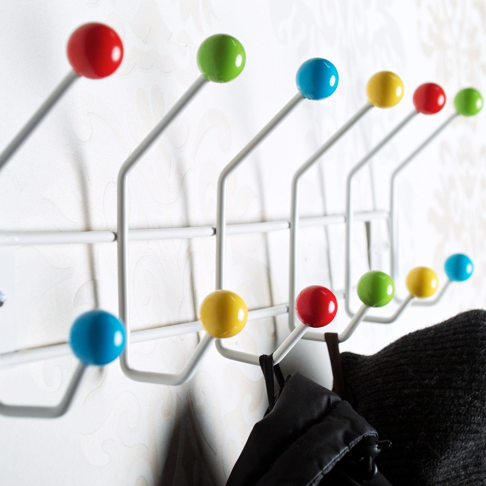 DESIGN DELIGHTS Wandgarderobe Farbenfrohe GARDEROBENLEISTE COLOUR BALL, weiss-bunt Metall 12 Hänger