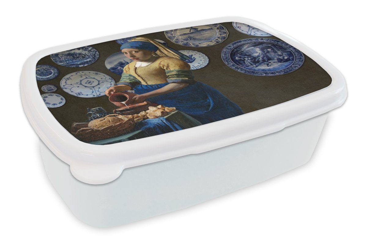 MuchoWow Lunchbox Mädchen mit Perlenohrring - Milchmädchen - Delfter Blau, Kunststoff, (2-tlg), Brotbox für Kinder und Erwachsene, Brotdose, für Jungs und Mädchen weiß
