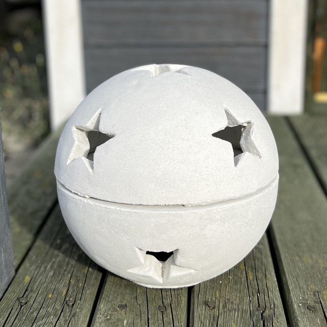 gartendekoparadies.de Gartenfigur Weihnachtskugel mit Sterne, Steinfigur, Ø 20 cm, H. 18 cm, 4 kg, Frostsicher