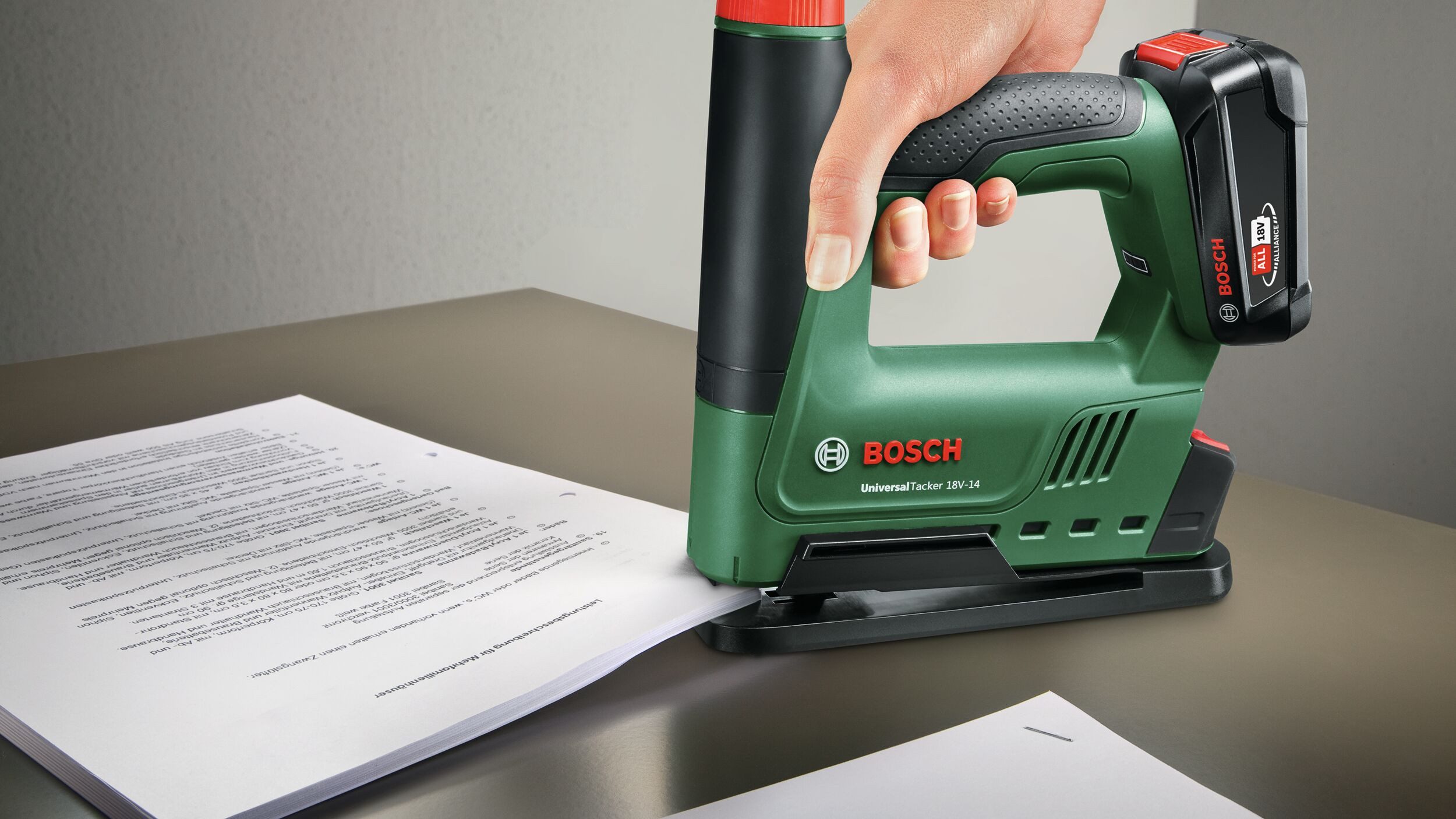 BOSCH Akku-Tacker UniversalTacker 18V-14, 18 in V, Ohne Akku mit 1000 Klammern und Papierabstandshalter - im Karton
