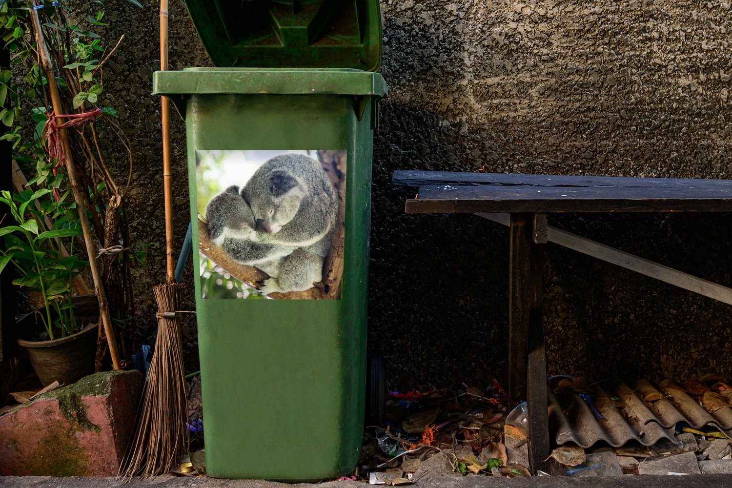 MuchoWow Wandsticker - Jungen St), Mädchen - Abfalbehälter Tiere Mülleimer-aufkleber, - - Sticker, Koalas Mülltonne, Knuddeln (1 Container,