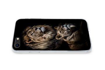 MuchoWow Handyhülle Löwe - Löwin - Porträt, Handyhülle Apple iPhone 8, Smartphone-Bumper, Print, Handy Schutzhülle