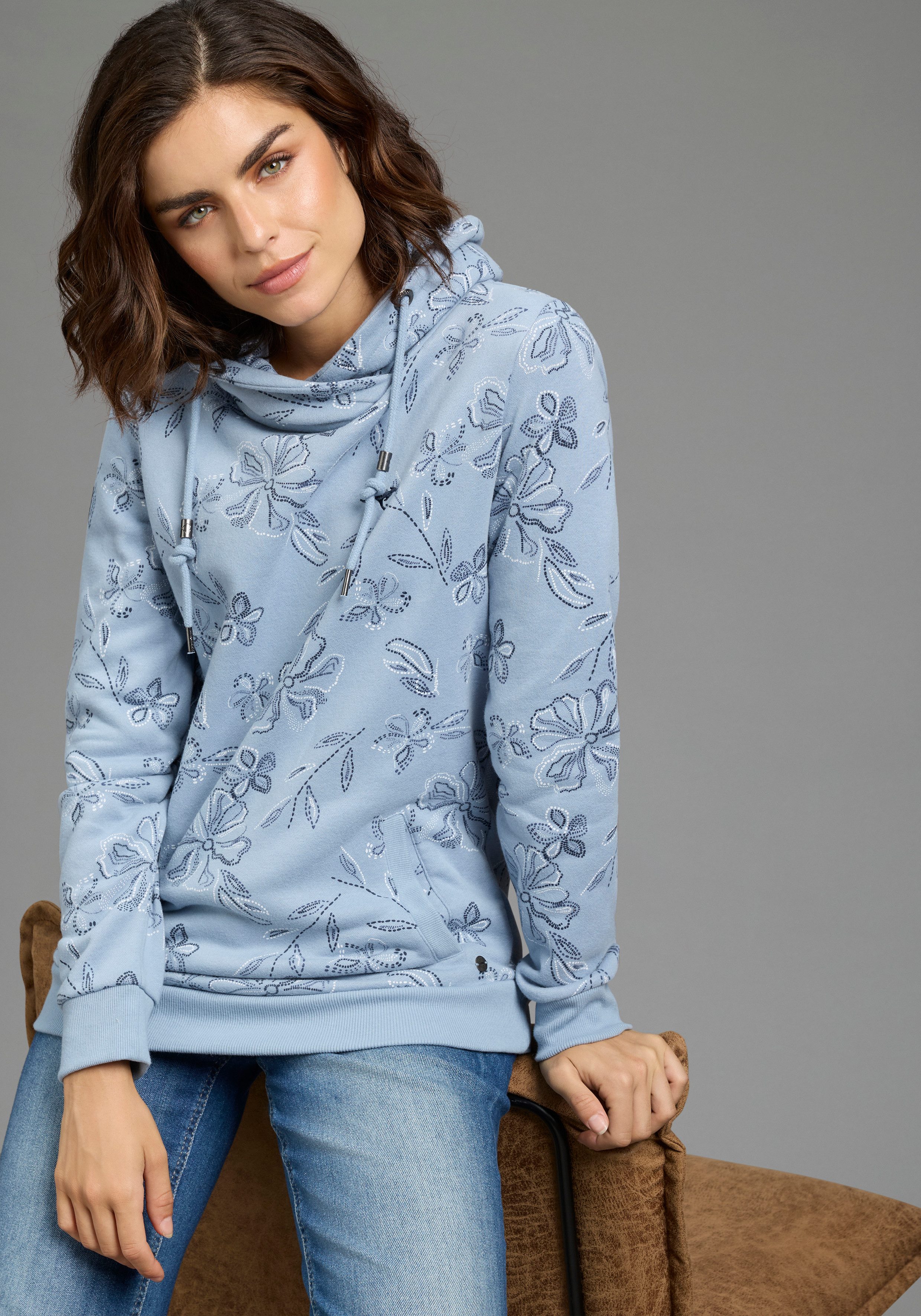 KangaROOS Sweatshirt mit hohem Stehkragen, hüftbedeckende Länge, figurumspielende Passform