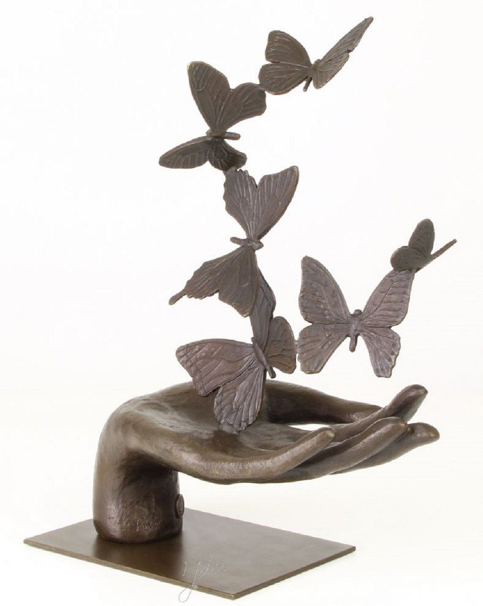 Casa Padrino Dekofigur Casa Padrino cm 26,7 Deko Skulptur Designer 33,5 H. - Hand x x mit 13,7 Schmetterlinge Luxus Bronze
