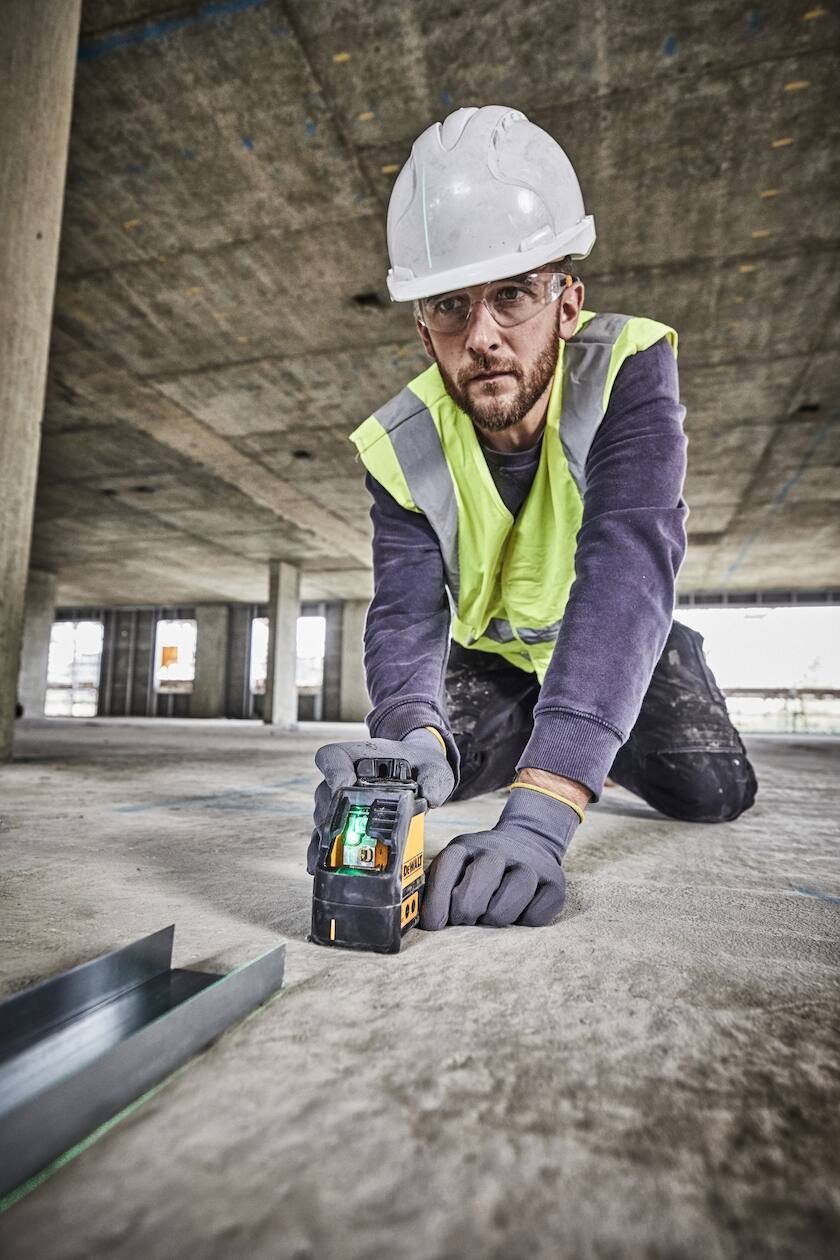 DeWalt Kreuzlinienlaser DW088CG-XJ Kreuzlinien-Laser LR6 grün Batterien inkl. 3x Laserkl. 2 2, innen Sichtbarkeit im 25m, Strahlen, Transportkoffer, Koffer