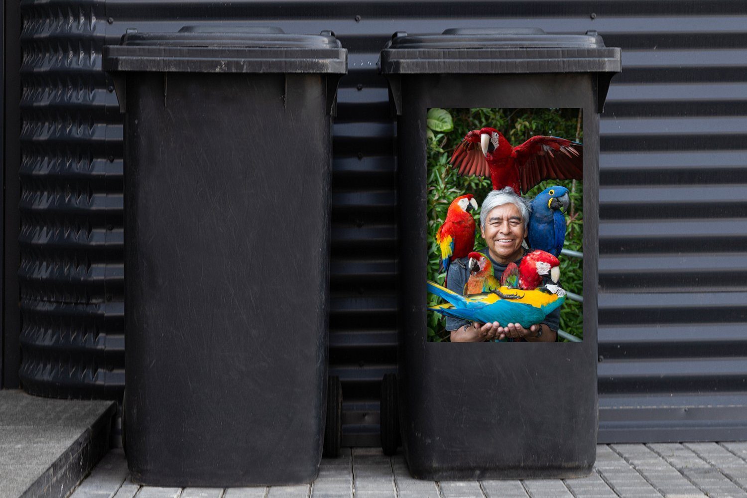 Mülleimer-aufkleber, Abfalbehälter Sticker, Container, (1 Papageien Wandsticker Mülltonne, umgeben von Mann St), MuchoWow