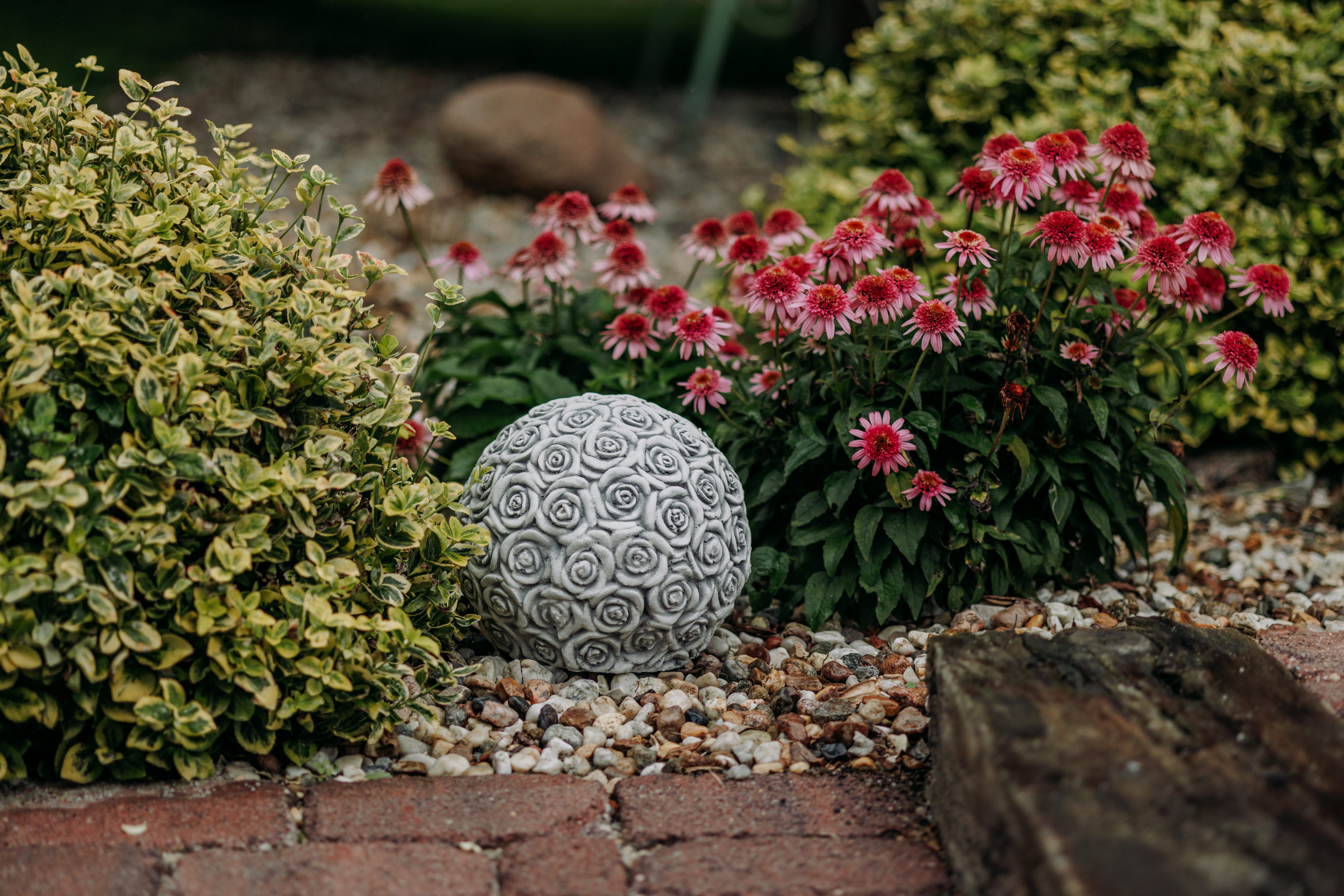 gartendekoparadies.de Gartenfigur Romantische Rosen-Kugel, Steinfigur, H. 21 cm, 17 kg, Frostsicher