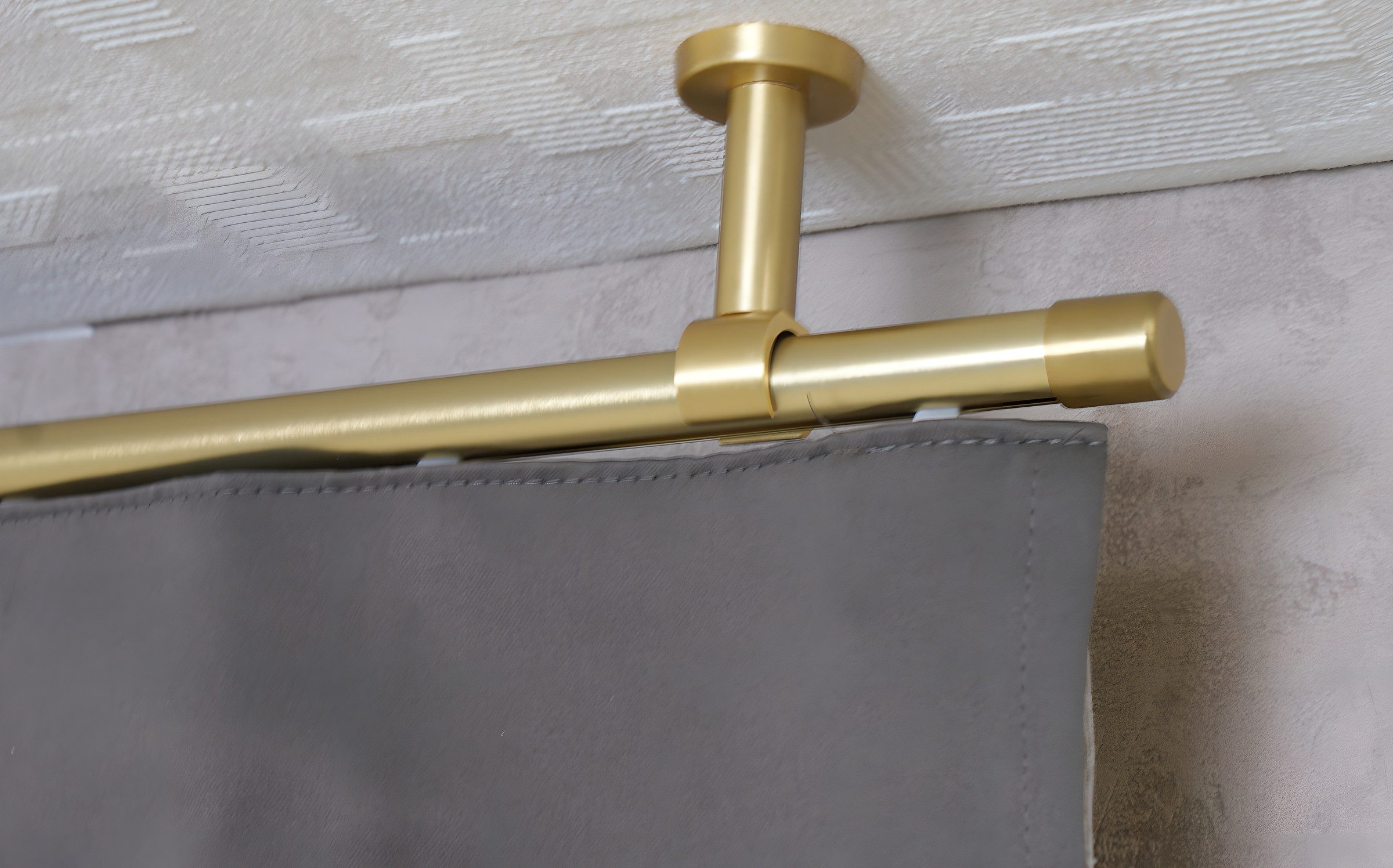 iso-design Gardinenstange Innenlauf zur Deckenmontage 20 mm Durchmesser variabler Deckenabstand, Ø 20 mm, kürzbar, Deckenmontage, geschraubt, Aluminium, Deckenabstand einstellbar zwischen 6,5 cm und 10,5 cm