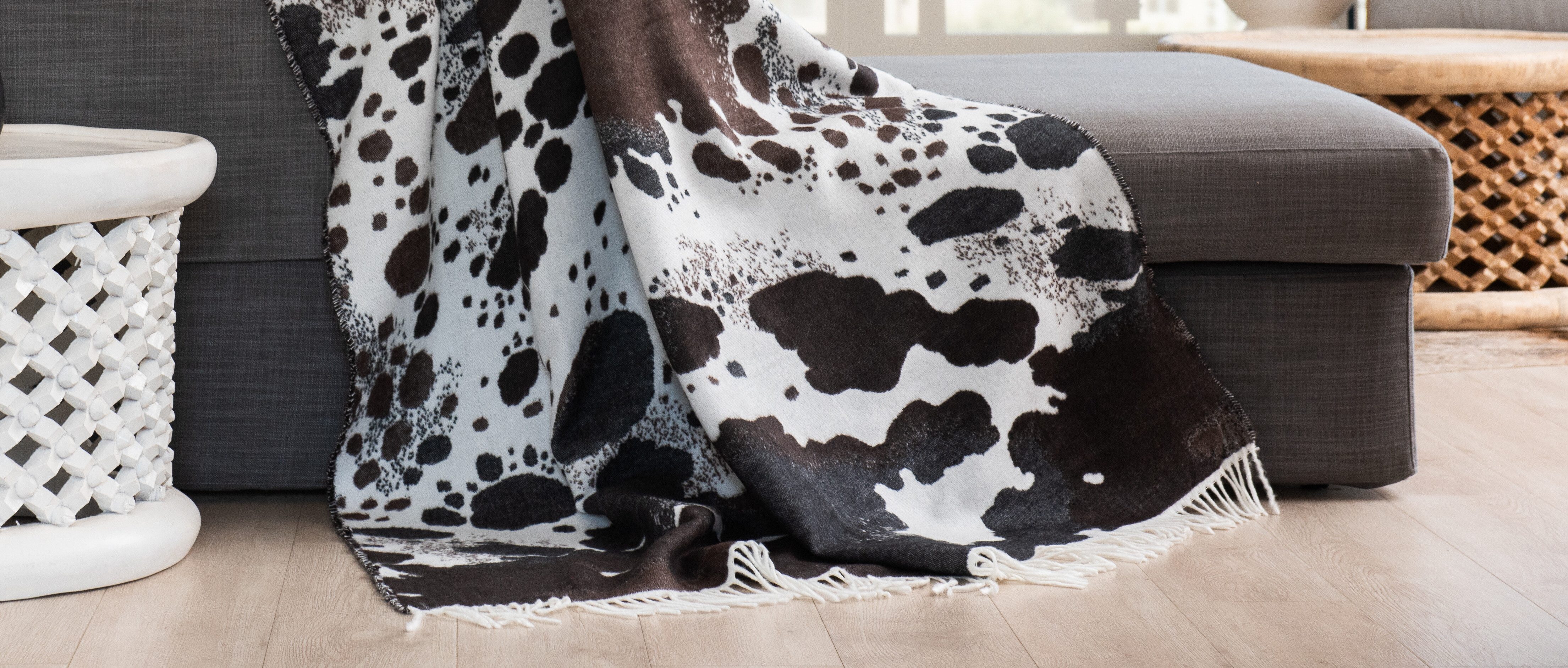 Plaid Decke aus 100 % superweiche, hypoallergene Mikrofaser, 180 × 140 cm, YAADU, Handgefertigt in Afrika aus traditioneller Webkunst
