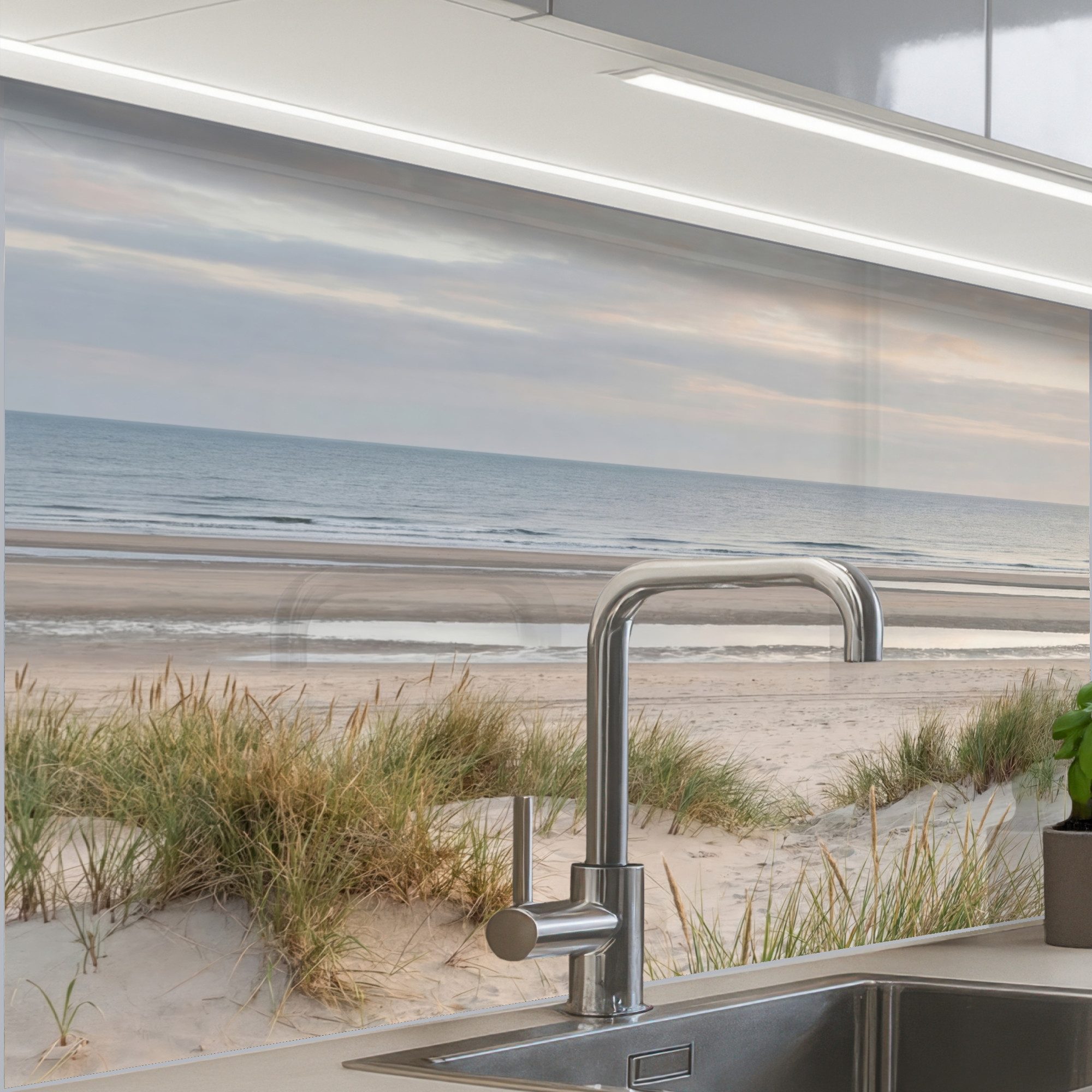 KitchenYeah Küchenrückwand selbstklebend Sandstrand - Bewölkt - Dünen, (1-tlg), Spritzschutz, Küche, Rückwand, Küchenwand, Küchenfront, 80x60 cm