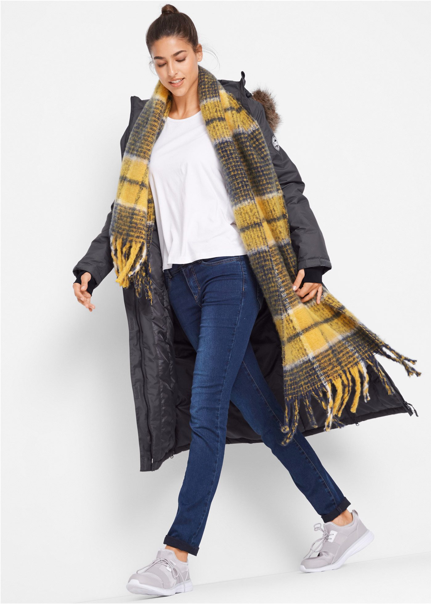 bonprix Wintermantel mit abnehmbarer Kapuze + Fellimitat, Daumenlöcher, Handy-Innentasche – Bild 4 von 5
