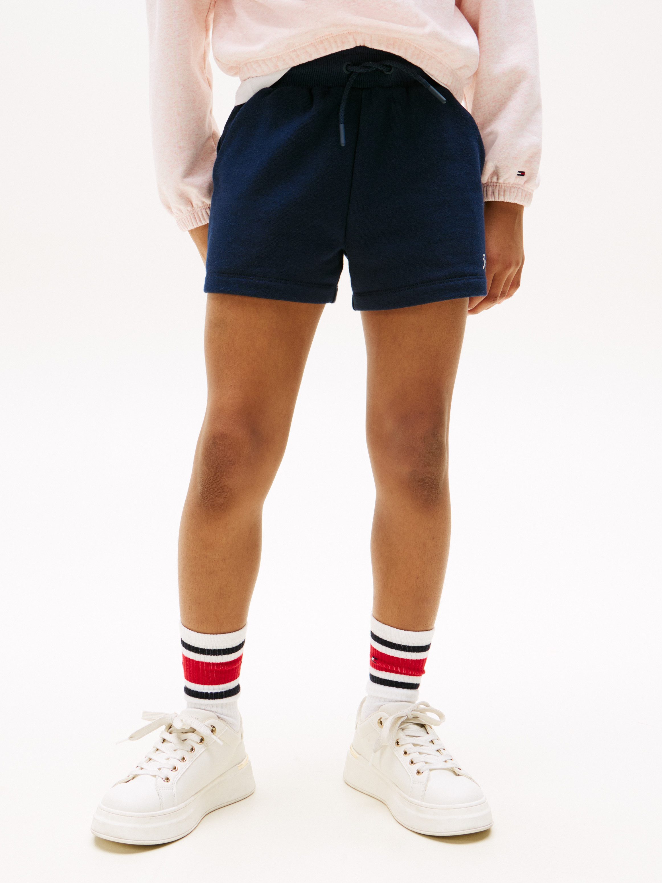 Tommy Hilfiger Sweatshorts TOMMY SCRIPT SWEATSHORT für Kinder bis 16 Jahre, glänzender Logo-Schriftzug