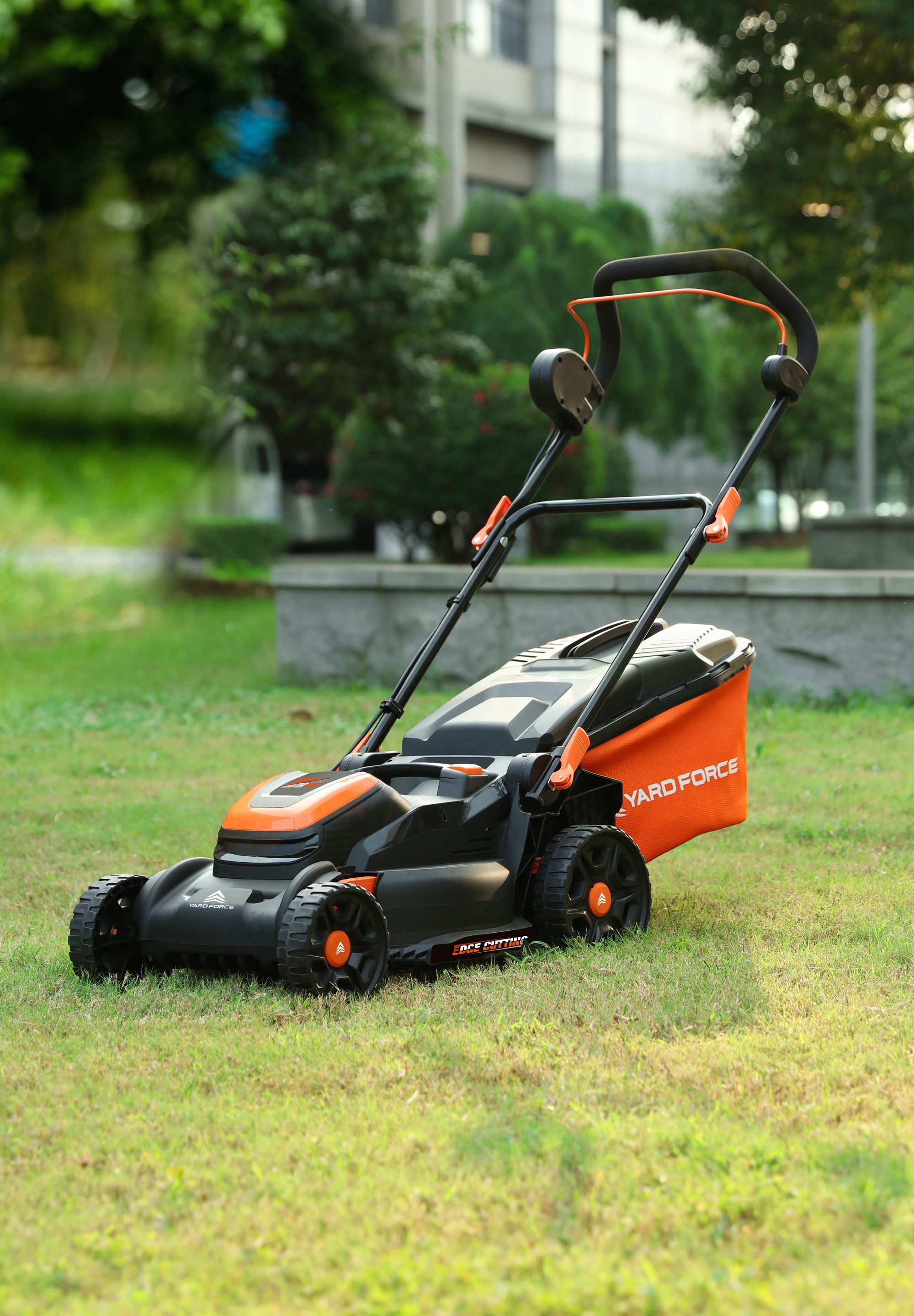 Yardforce Akkurasenmäher LM C40B, 40 cm Schnittbreite, mit siebenfacher Schnitthöhenverstellung
