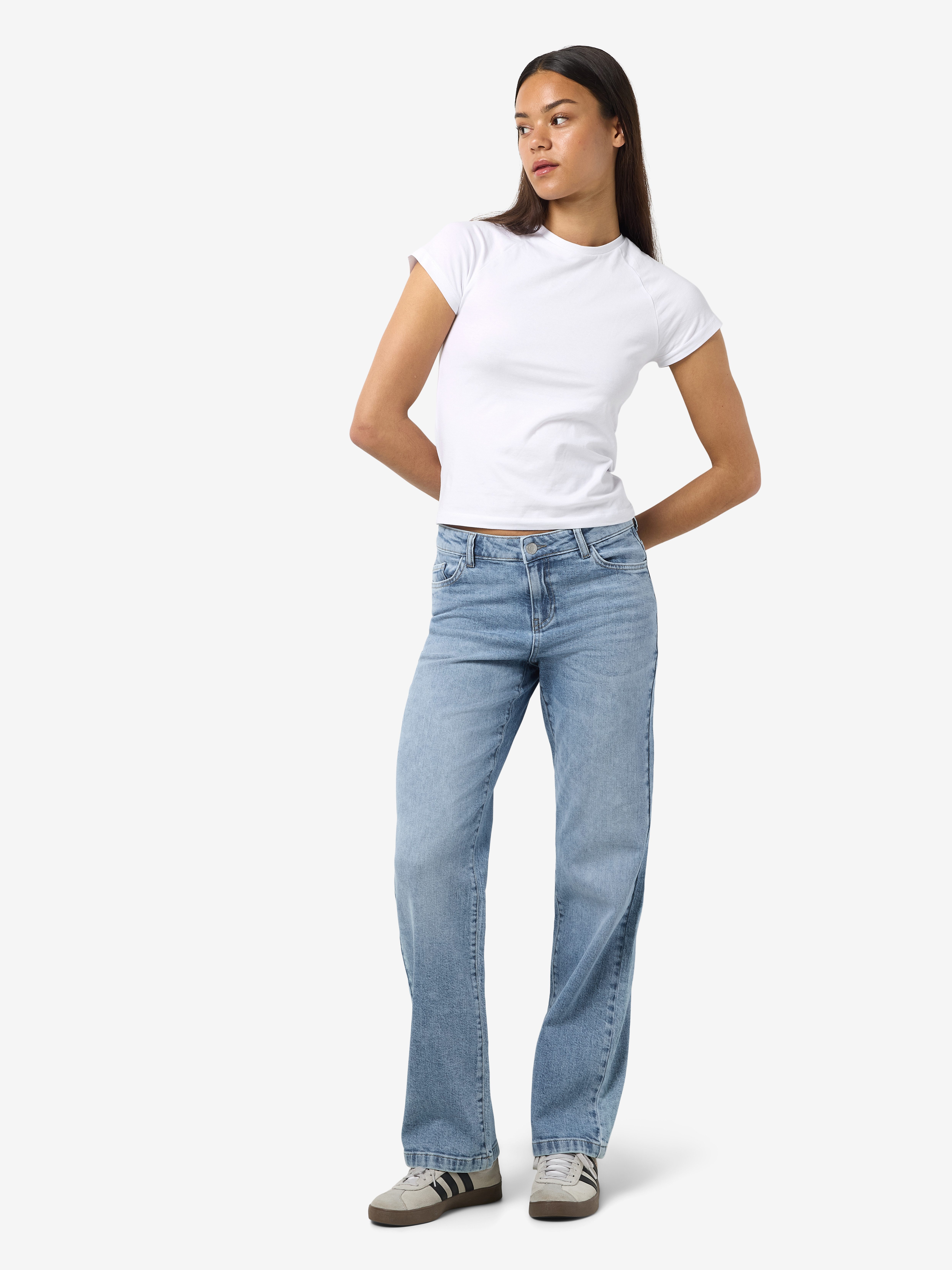 Noisy may Low-rise-Jeans NMNILA LW WIDE JEANS AZ435LB NOOS