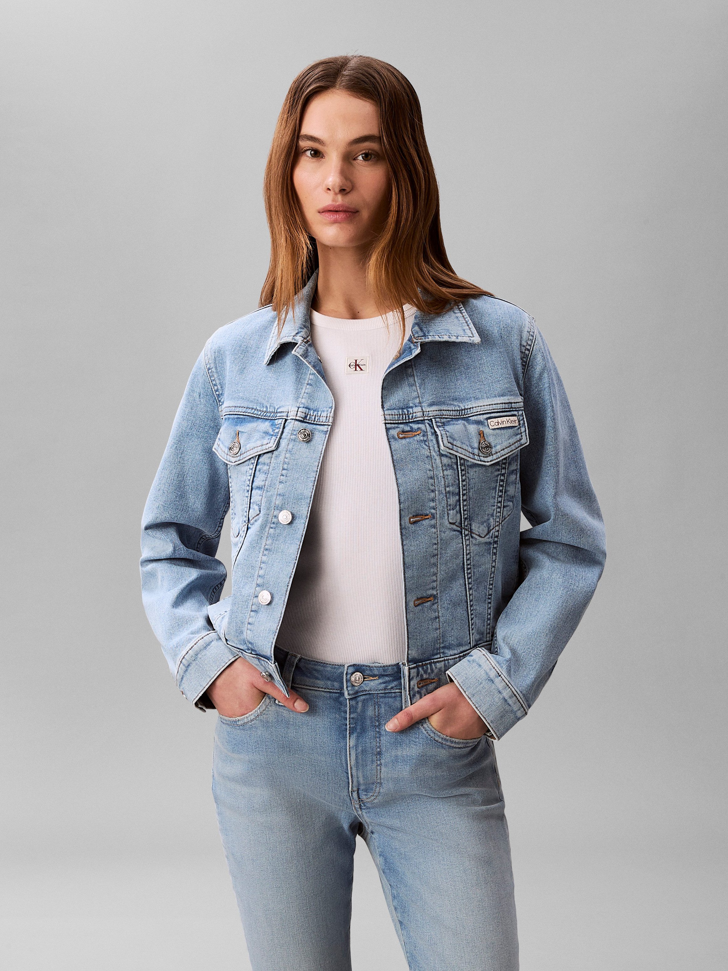 Calvin Klein Jeans Jeansjacke CLASSIC TRUCKER COASTAL LIGHT Regular fit mit Rundhalsausschnitt