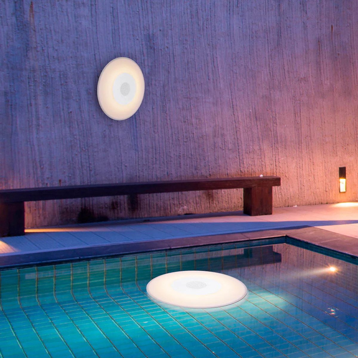 NEWGARDEN Pool-Lampe Play Disc mit Lautsprecher schwimmend LED Farbwechsel 38 cm Weiß, LED fest integriert