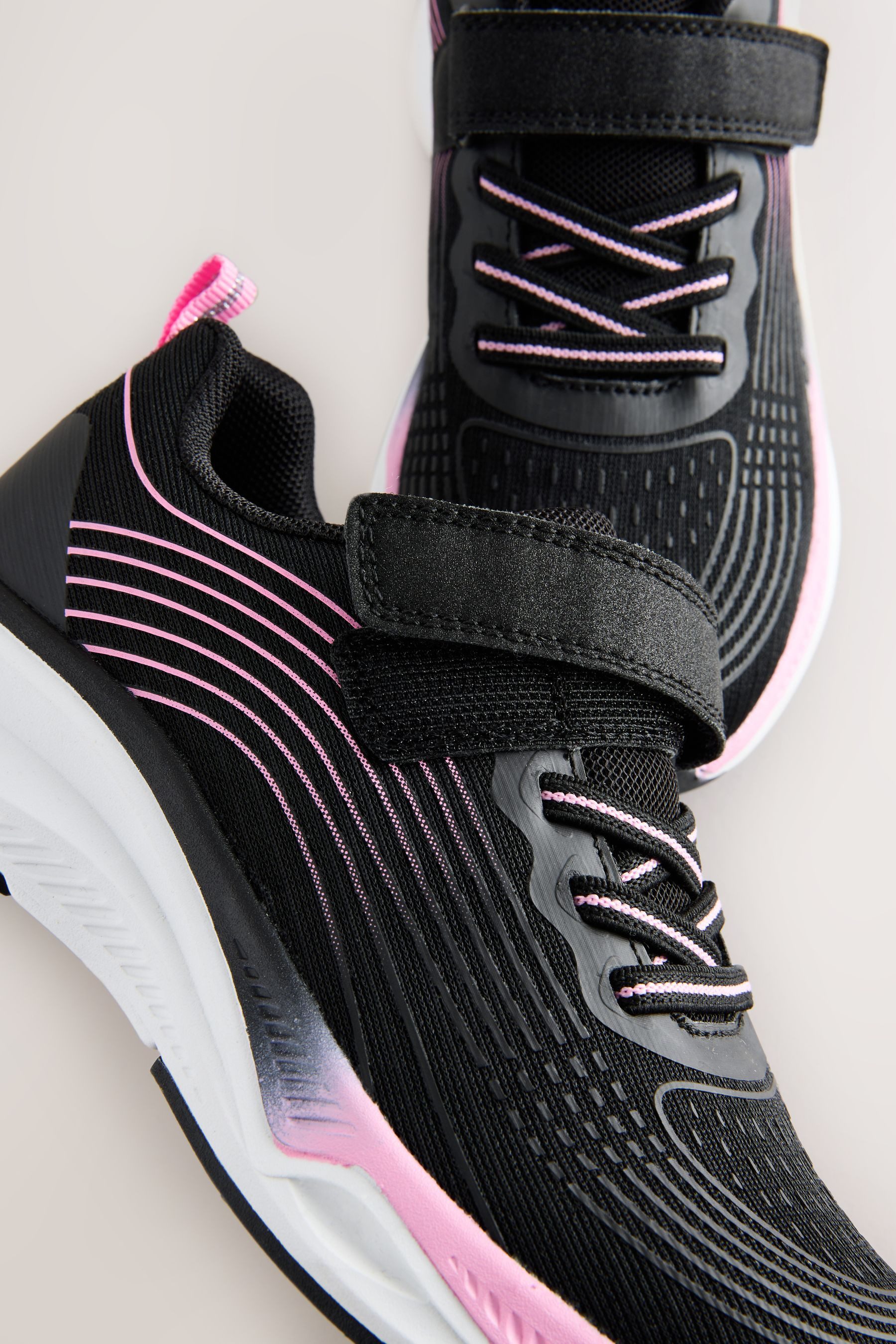 Next Schulturnschuhe mit elastischen Schnürsenkeln Sneaker (1-tlg)