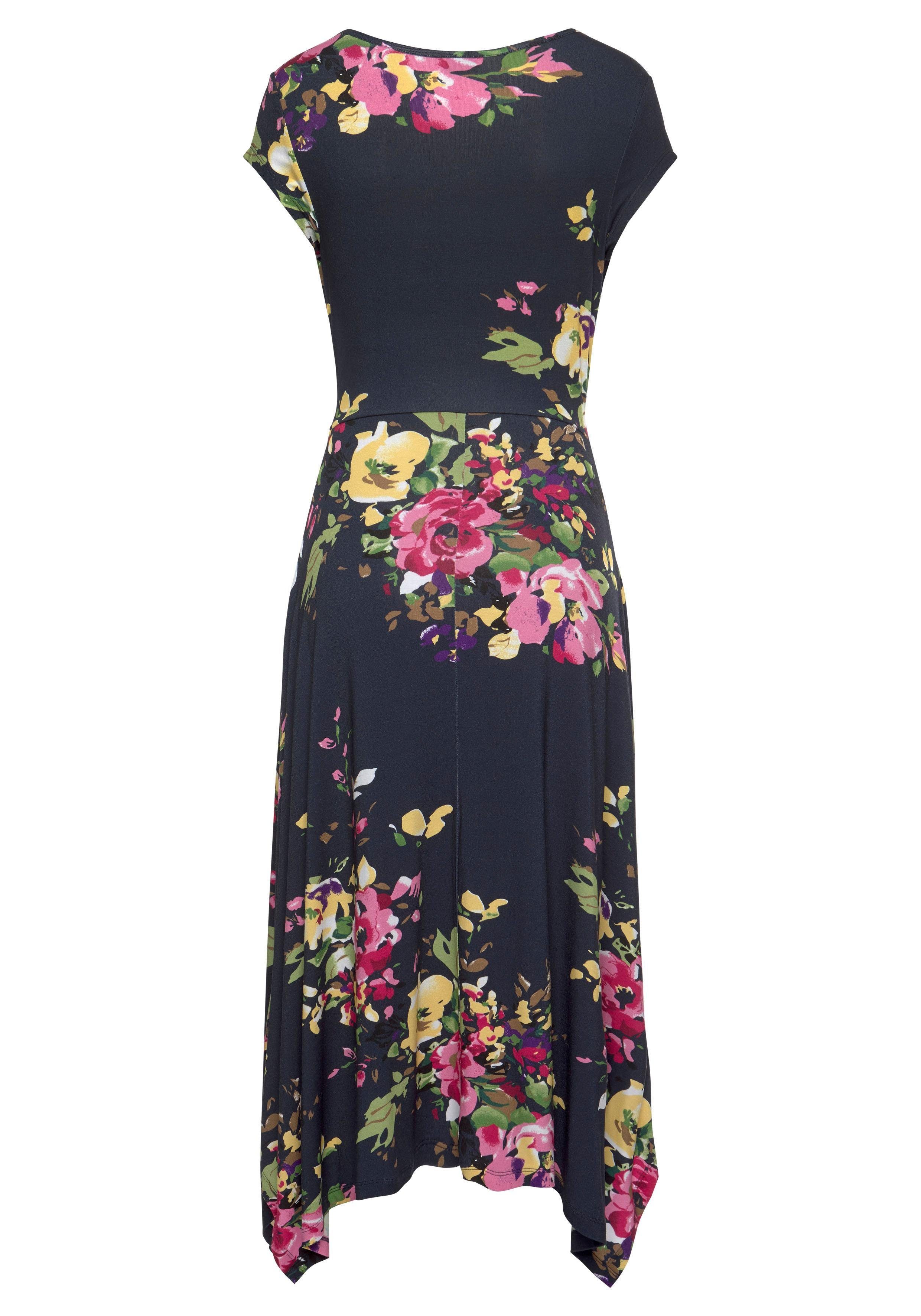 Beachtime by Lascana Jerseykleid mit asymmetrischem Zipfelsaum und Schleife in der Taille, elegant Leichtes Sommerkleid, Strandkleid, Viskosekleid mit Blumenmus – Bild 4 von 5
