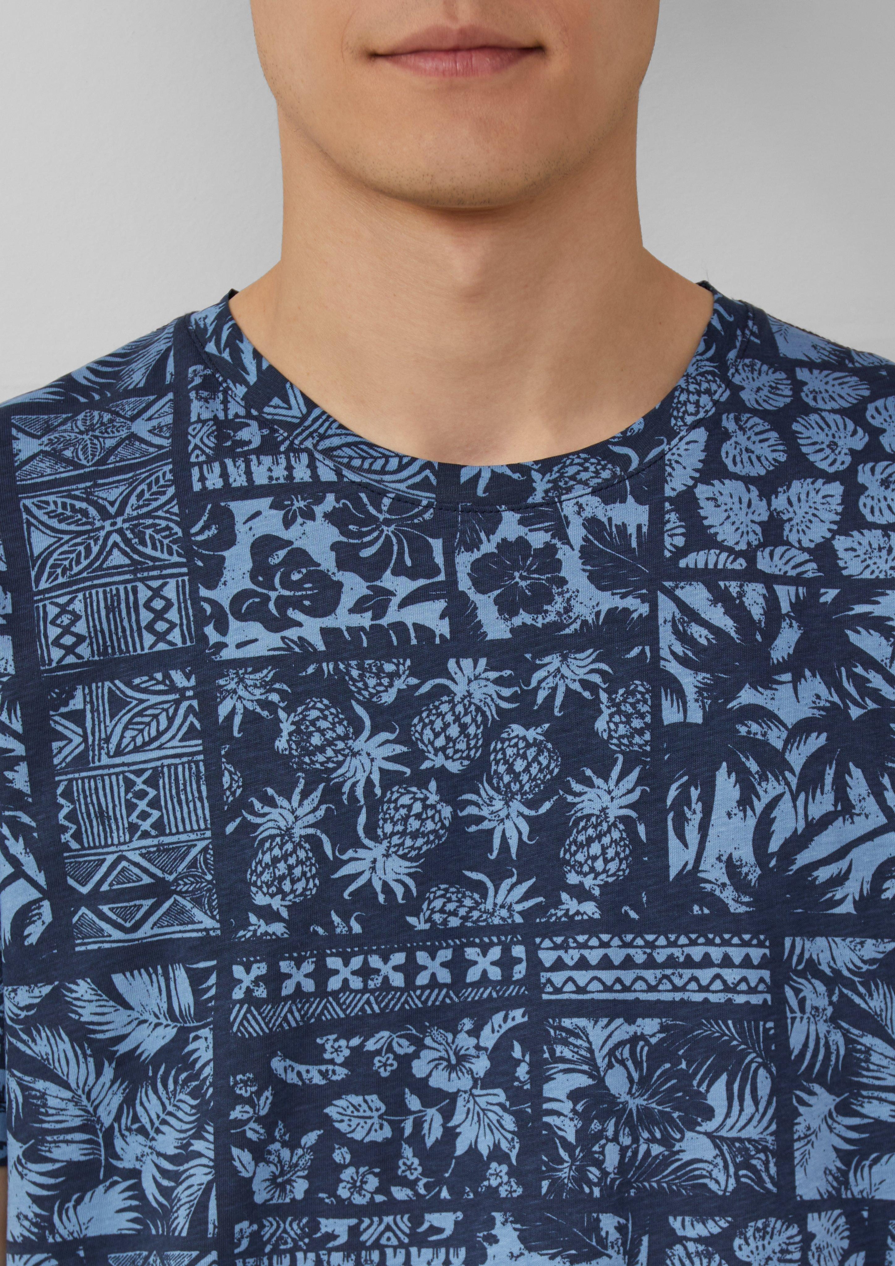 s.Oliver Kurzarmshirt Baumwoll-T-Shirt mit All-over-Print Label-Patch günstig online kaufen