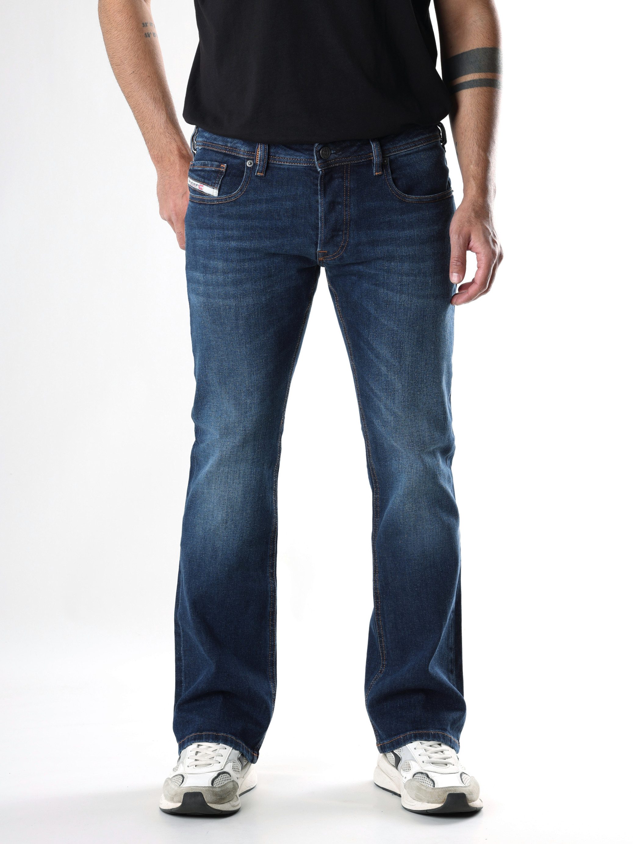 Diesel Bootcut-Jeans schmale, ausgestellte Beinform - ZATINY-X R860L niedrige Bundhöhe, leicht verkürzt