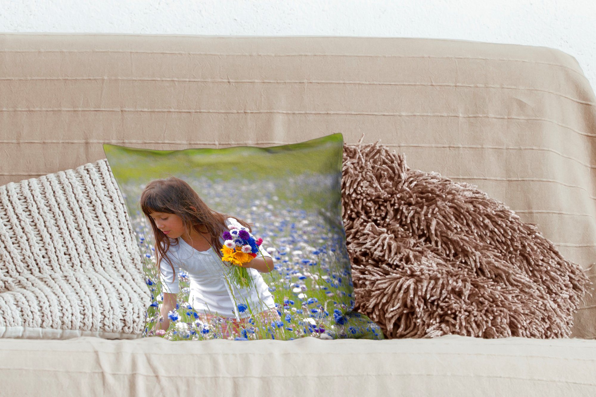 Schlafzimmer, Deko, Füllung Sofakissen Wiese, - MuchoWow Zierkissen Blumen - mit Mädchen Dekokissen für Wohzimmer,