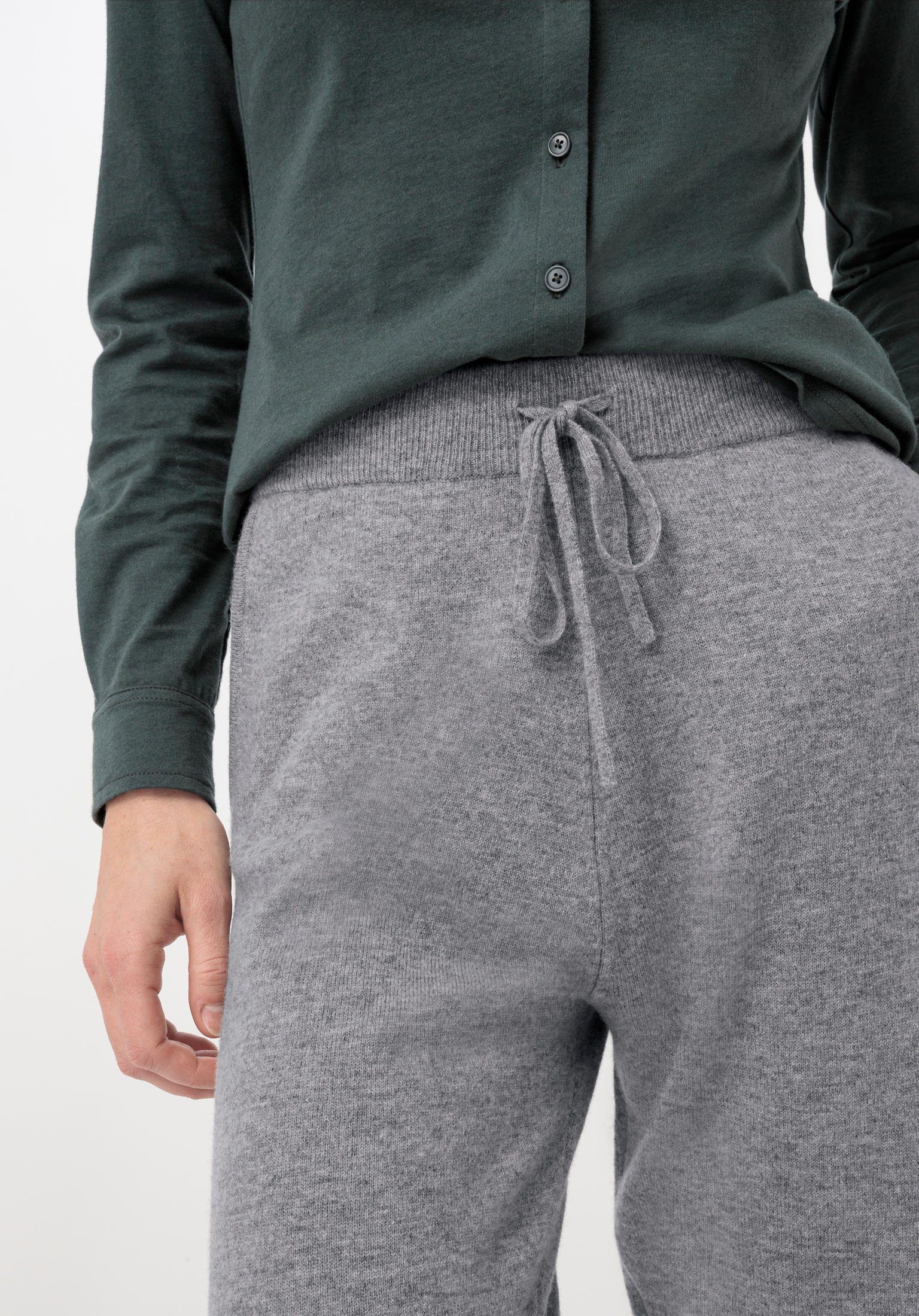 Bio-Schurwolle aus Hessnatur grau Strickhose mit Kaschmir Strickhose (1-tlg)