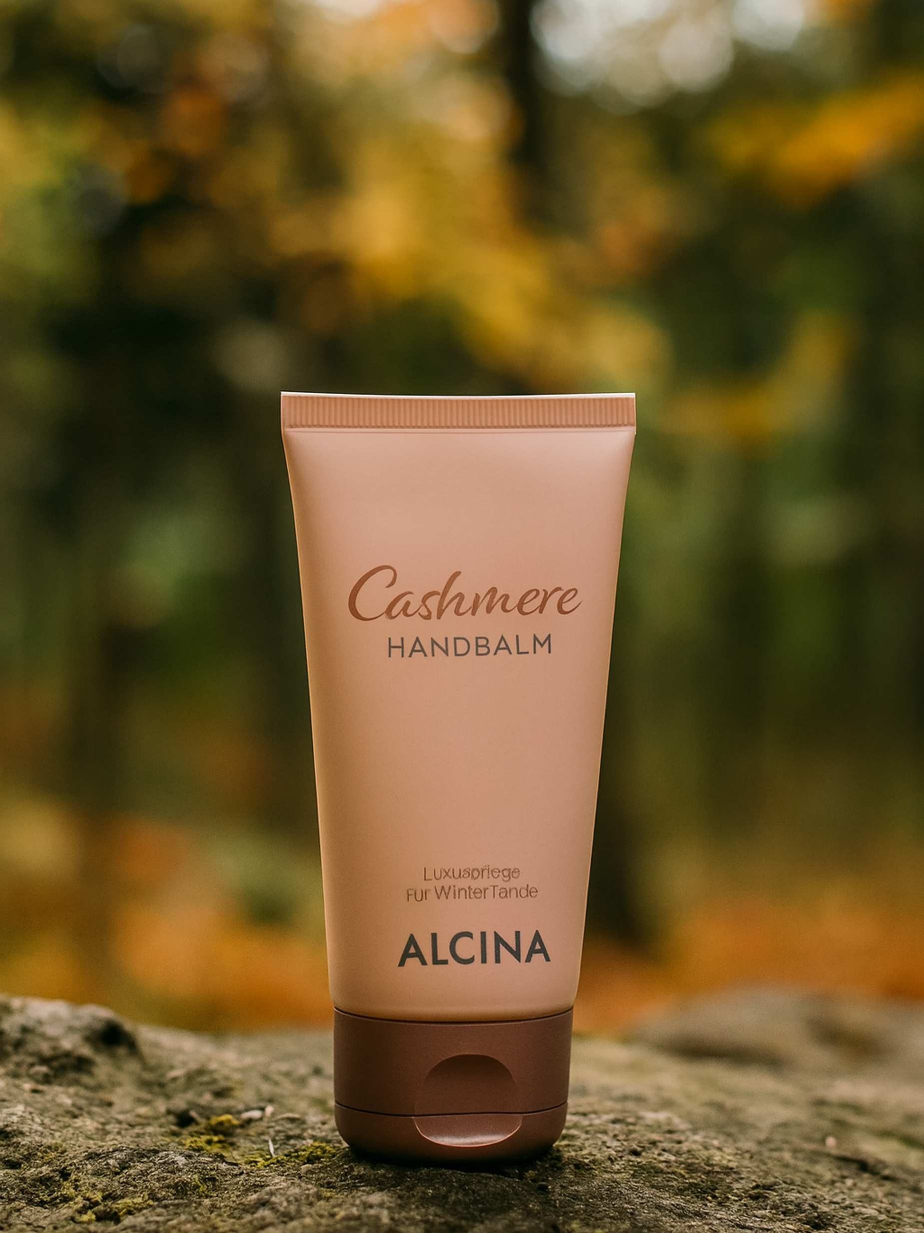 ALCINA Handcreme Cashmere Handbalm bei spröden rauhen Winterhänden (50 ml) Packung, Enthält Sheabutter für Geschmeidigkeit, reduziert Wasserverlust