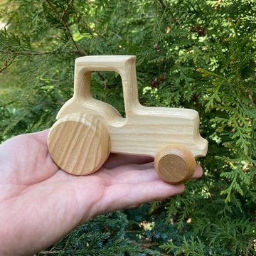 Lotes Toys Spielzeug-Traktor Traktor aus Holz, aus fein geschliffenem Eschenholz