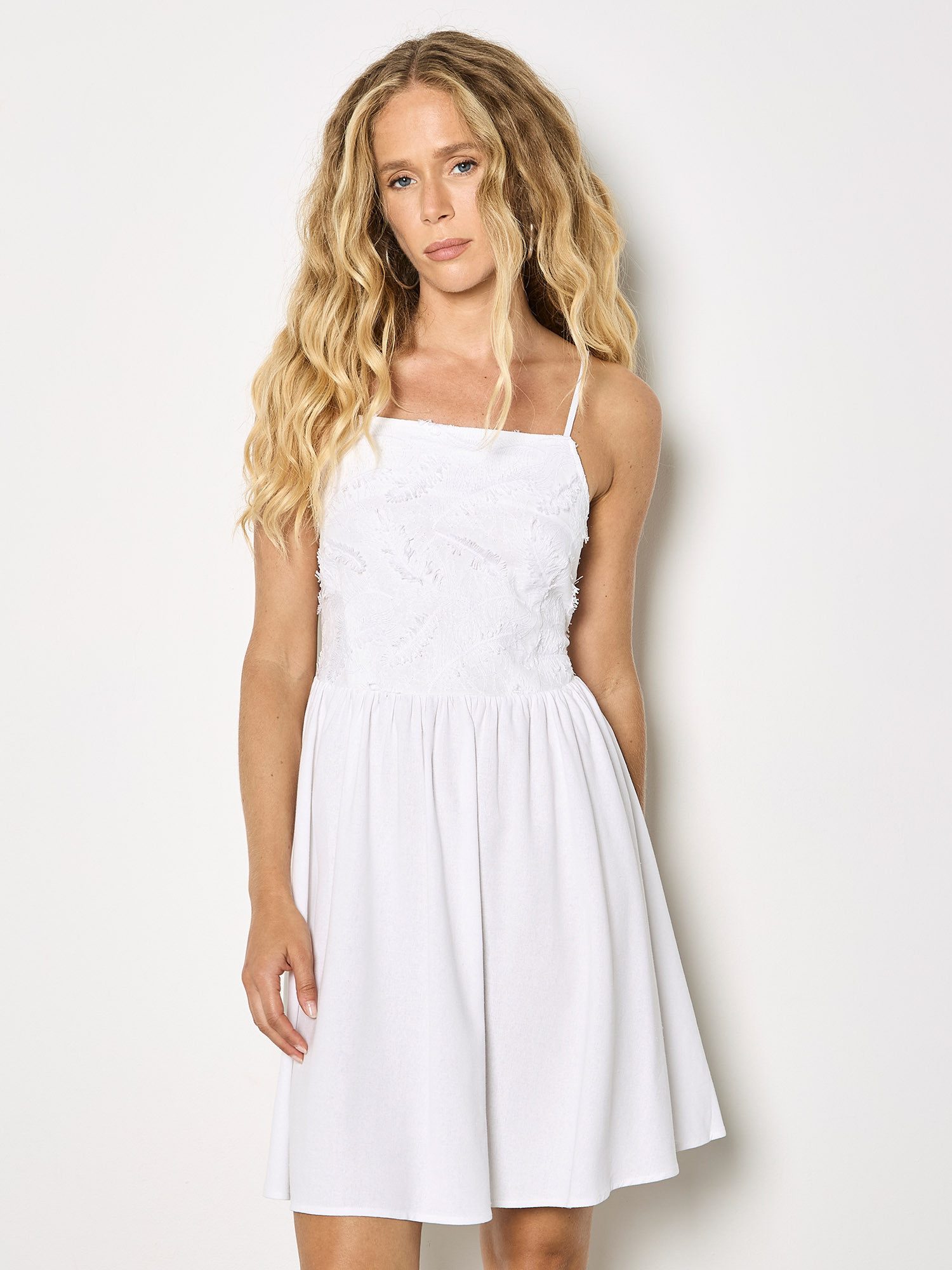 Apricot Minikleid Mini-Kleid mit Cami-Träger und Wimpernstickerei Elastischer Bund
