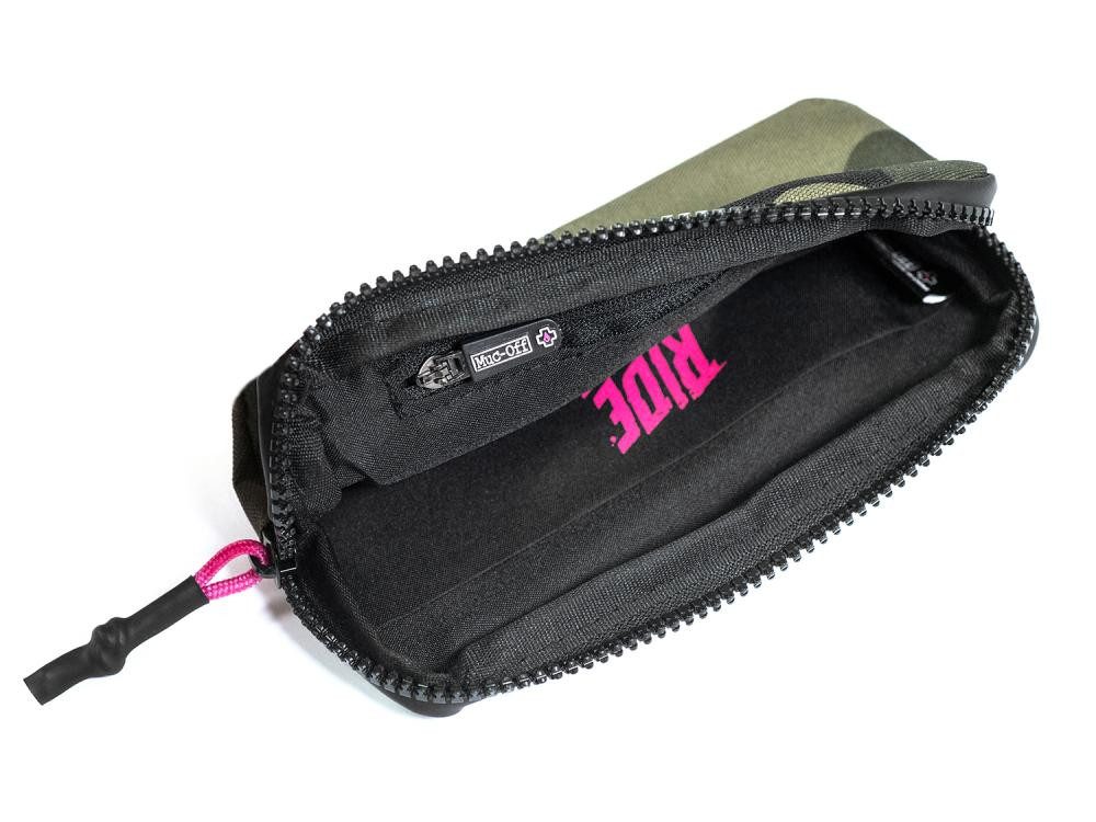 Muc-Off Fahrradöl Muc Off Essentials Case camo black/green unis