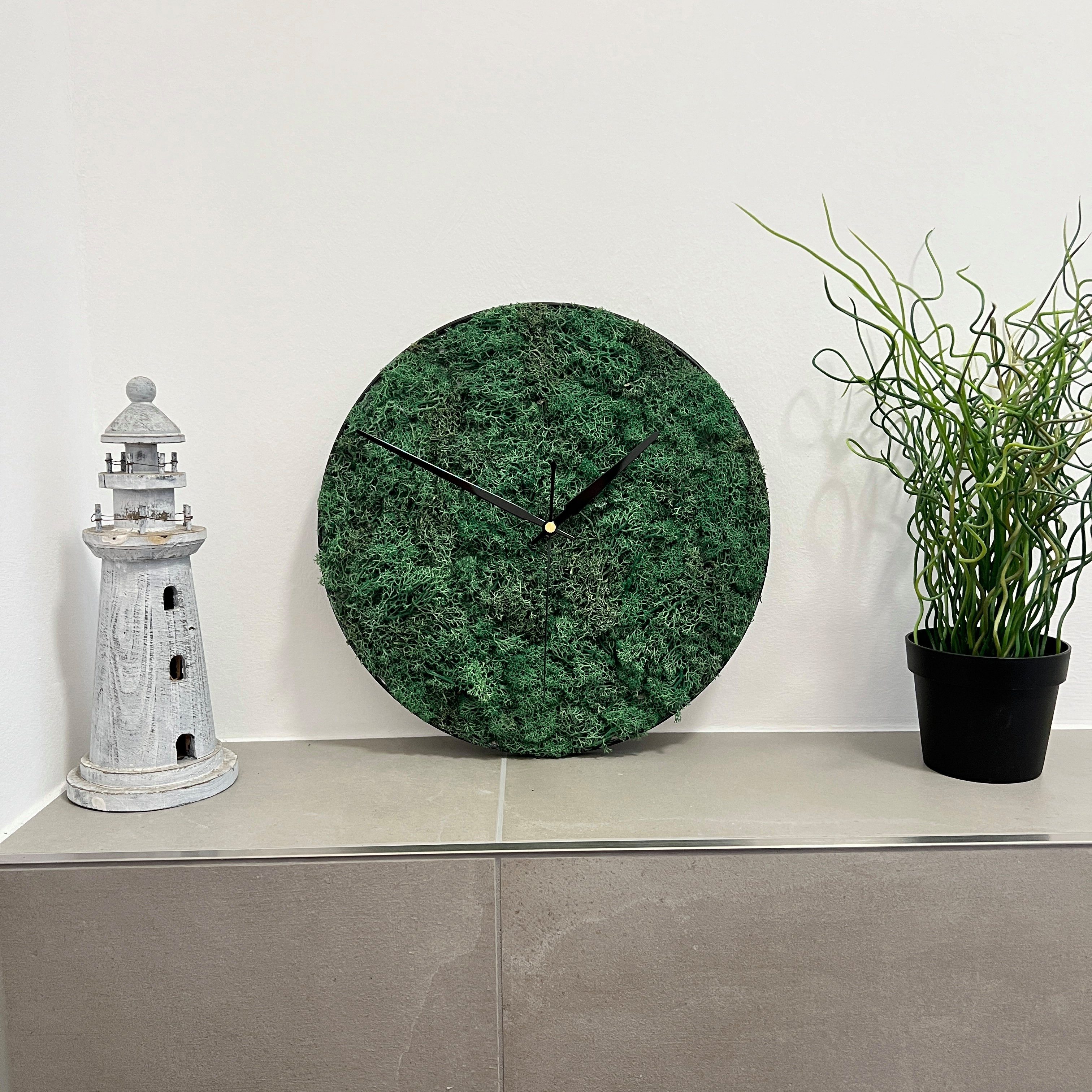 dixtime Wanduhr dixtime Islandmoos Wanduhr 30cm Durchmesser (Immergrün das ganze Jahr - 0% Pflege)