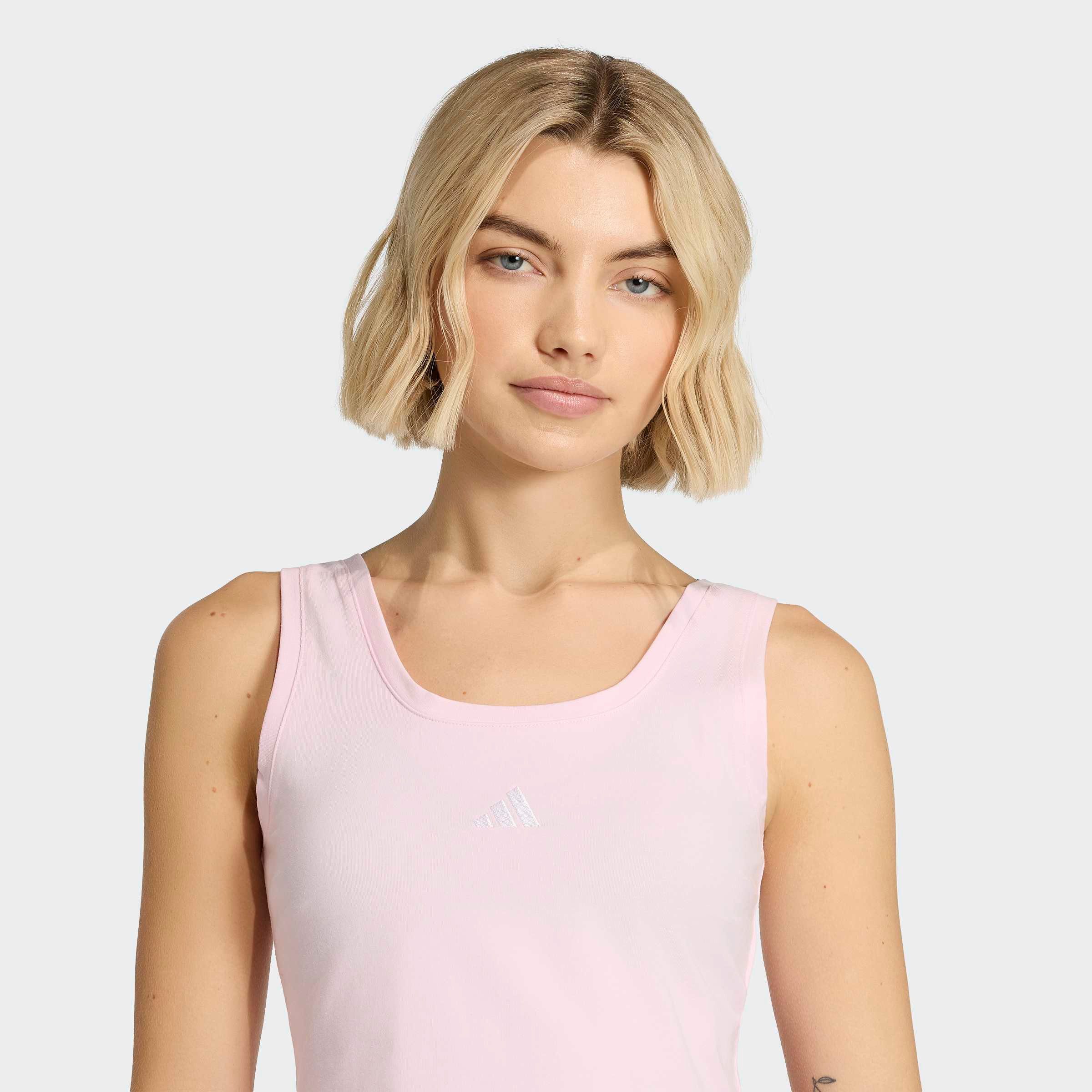 adidas Sportswear Tanktop ESSENTIALS SMALL LOGO COTTON LIFESTYLE schmale Passform, leichtes und luftiges Design
